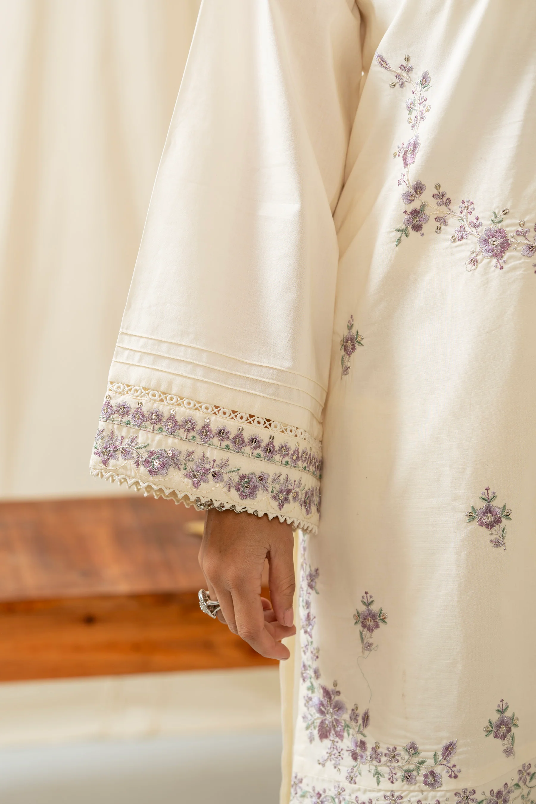 EMBROIDERED OAK SILK STITCHED 3 PIECE SUIT - Image 7