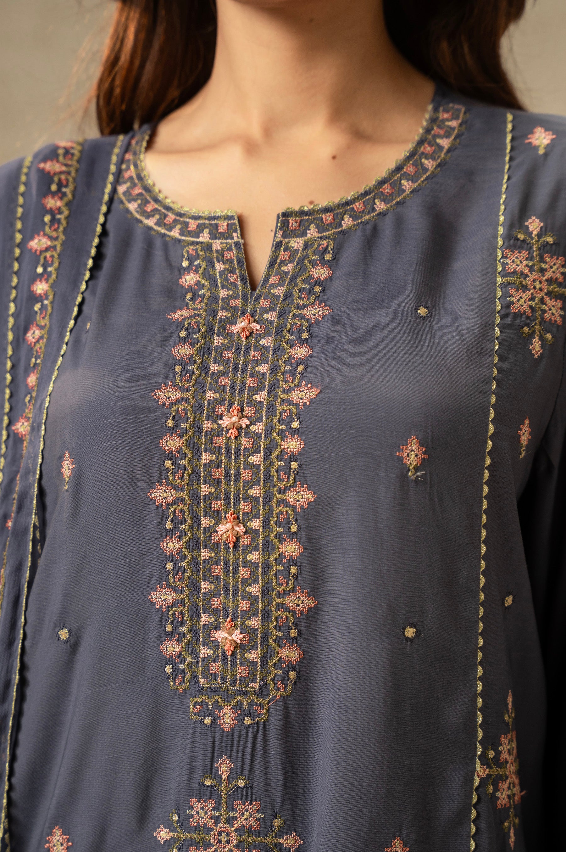 EMBROIDERED RAW SILK UNSTITCHED 3 PIECE SUIT - Image 4