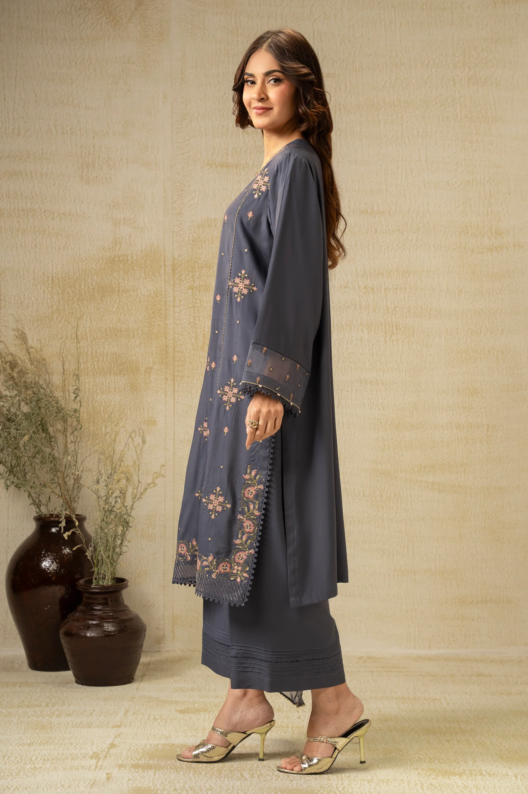 EMBROIDERED RAW SILK UNSTITCHED 3 PIECE SUIT - Image 7