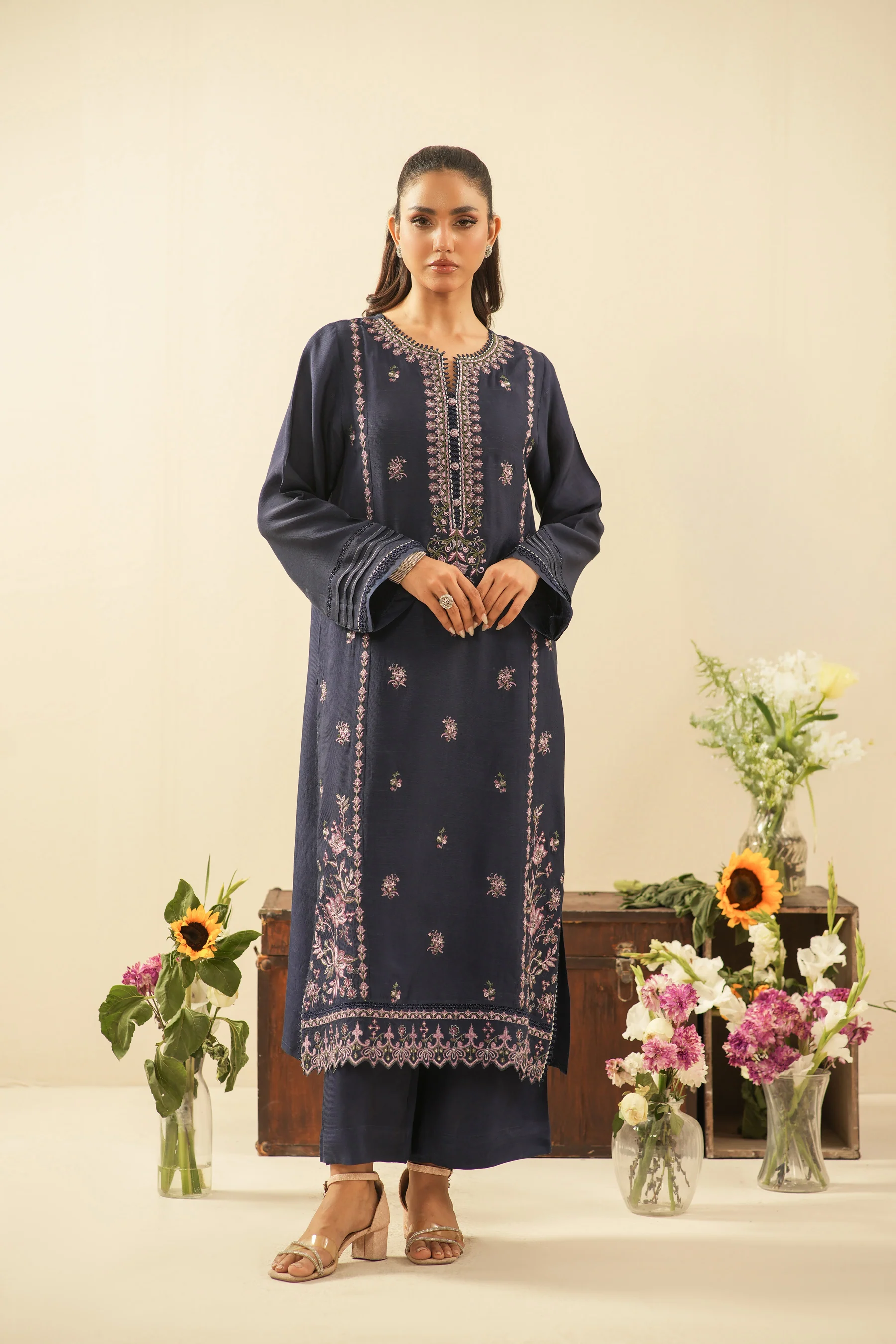 EMBROIDERED RAW SILK UNSTITCHED 3 PIECE SUIT - Image 4