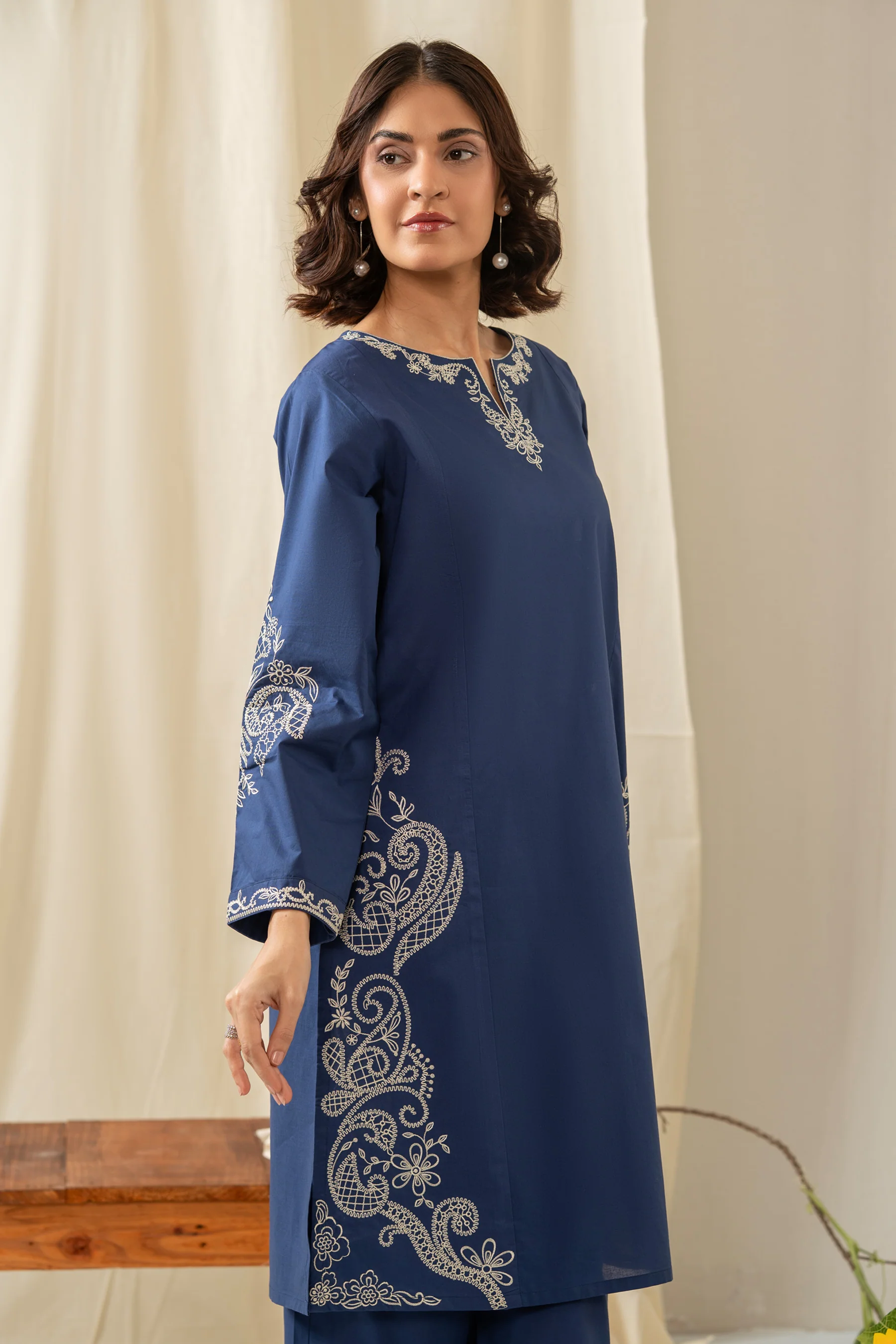 STITCHED EMBROIDERED CAMBRIC SUIT - Image 4