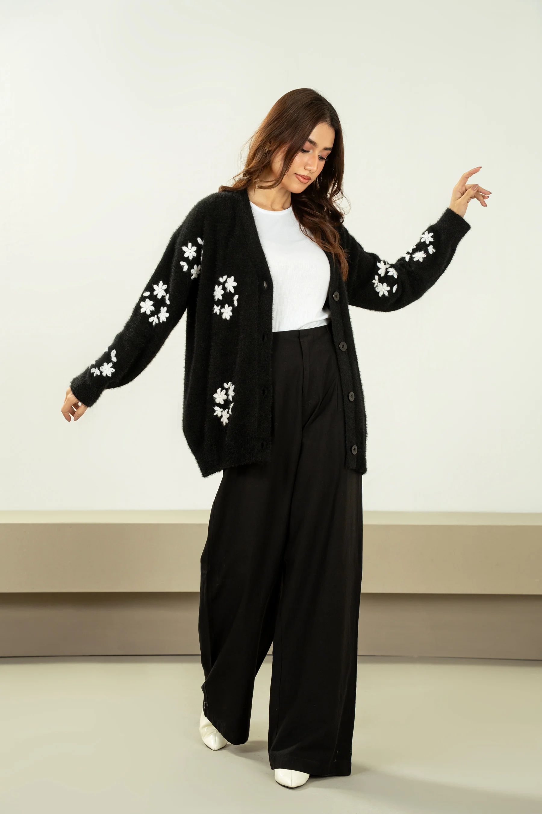 STYLIZED BUTTON DOWN CARDIGAN - Image 6
