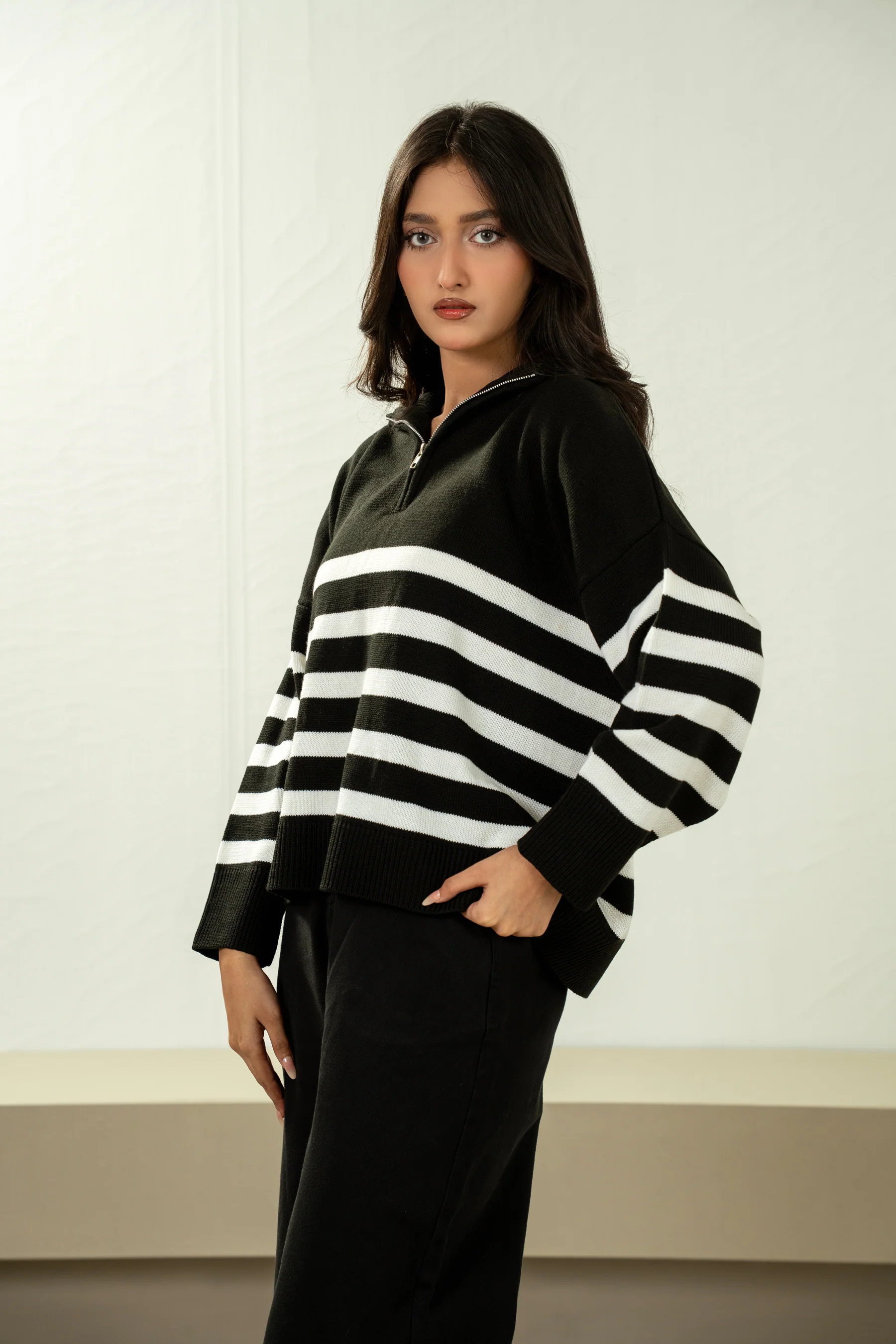 STYLIZED PULLOVER SWEATER - Image 3