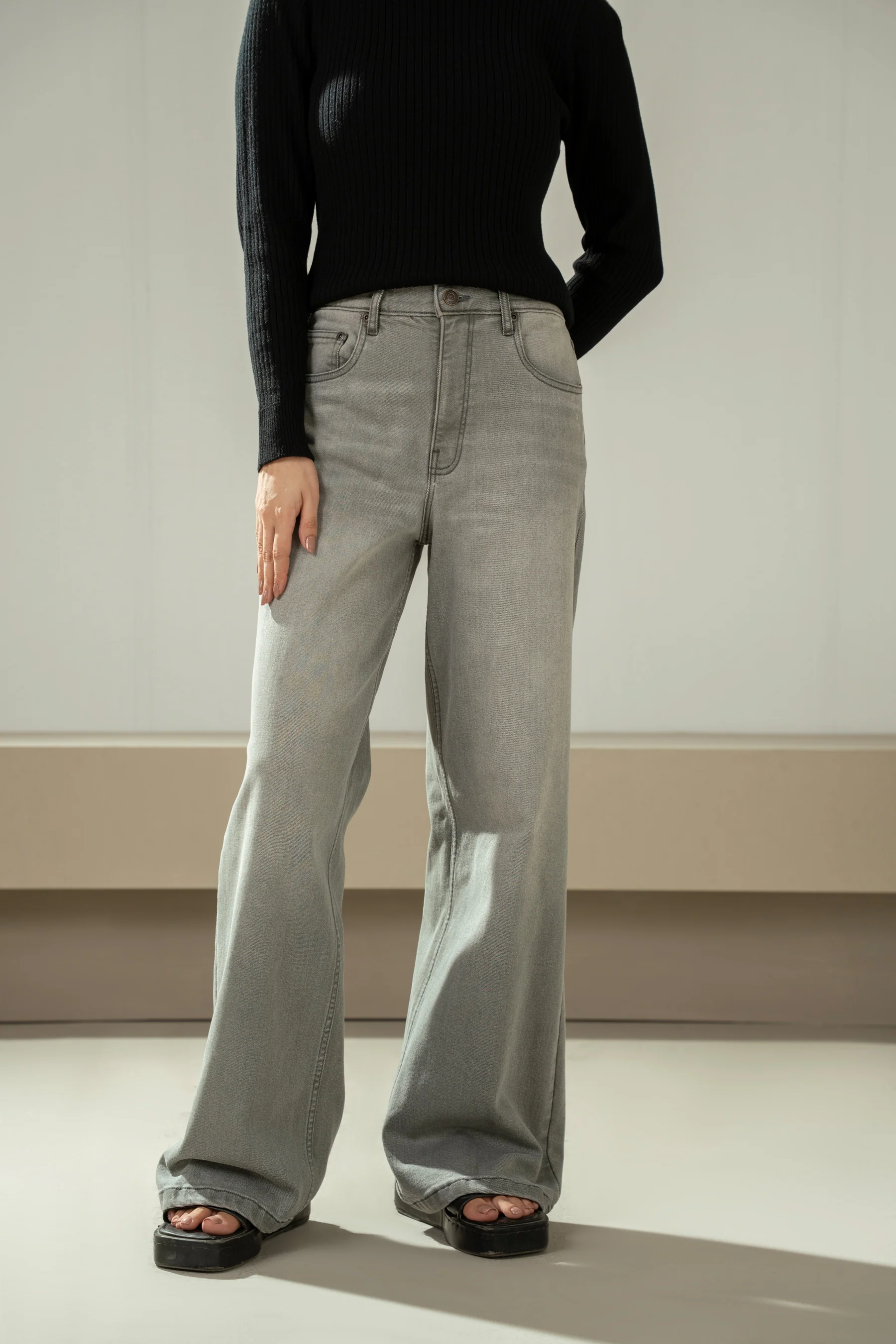 FLARE JEANS - Image 2