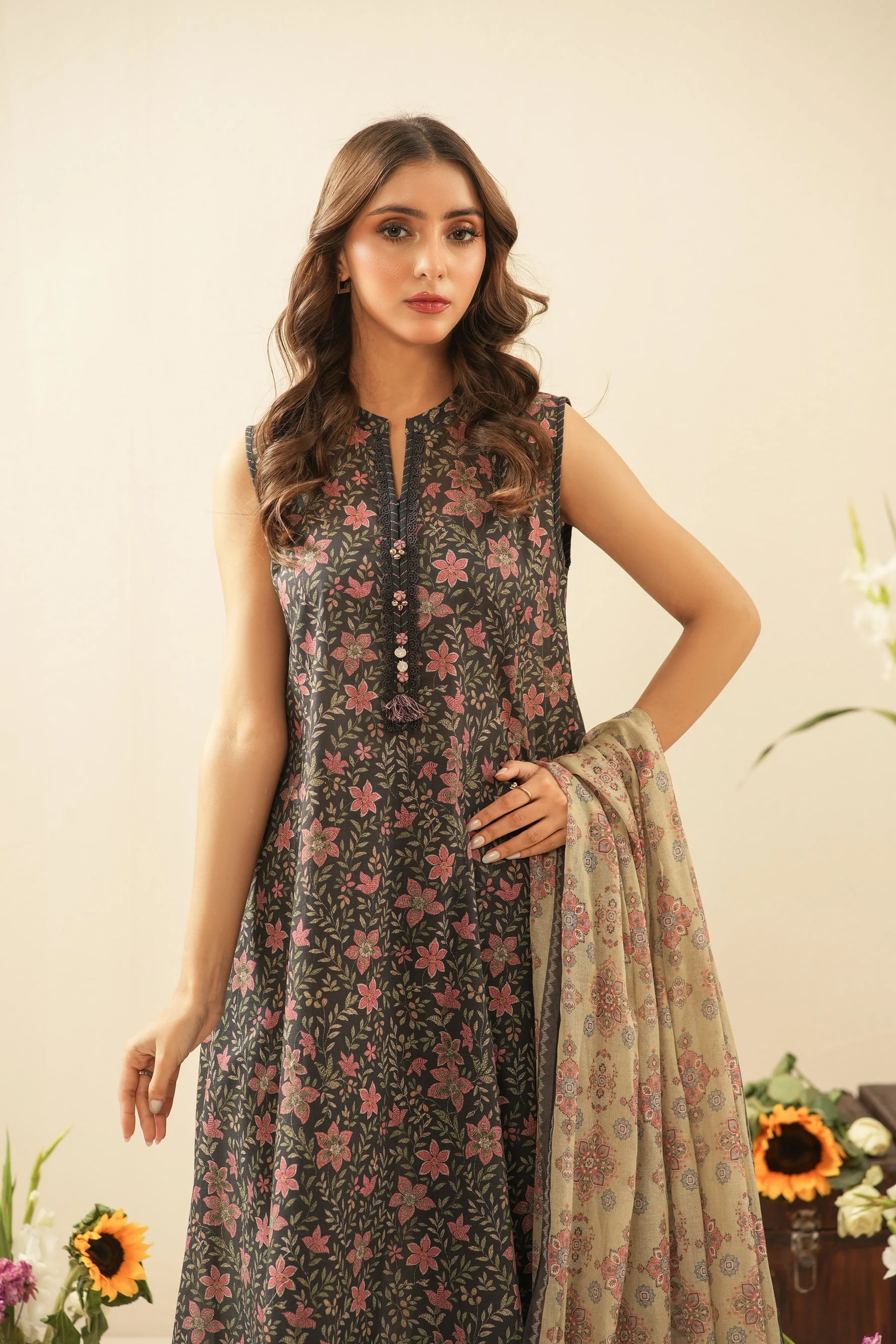 PRINTED LAWN UNSTITCHED 3 PIECE SUIT - Image 3