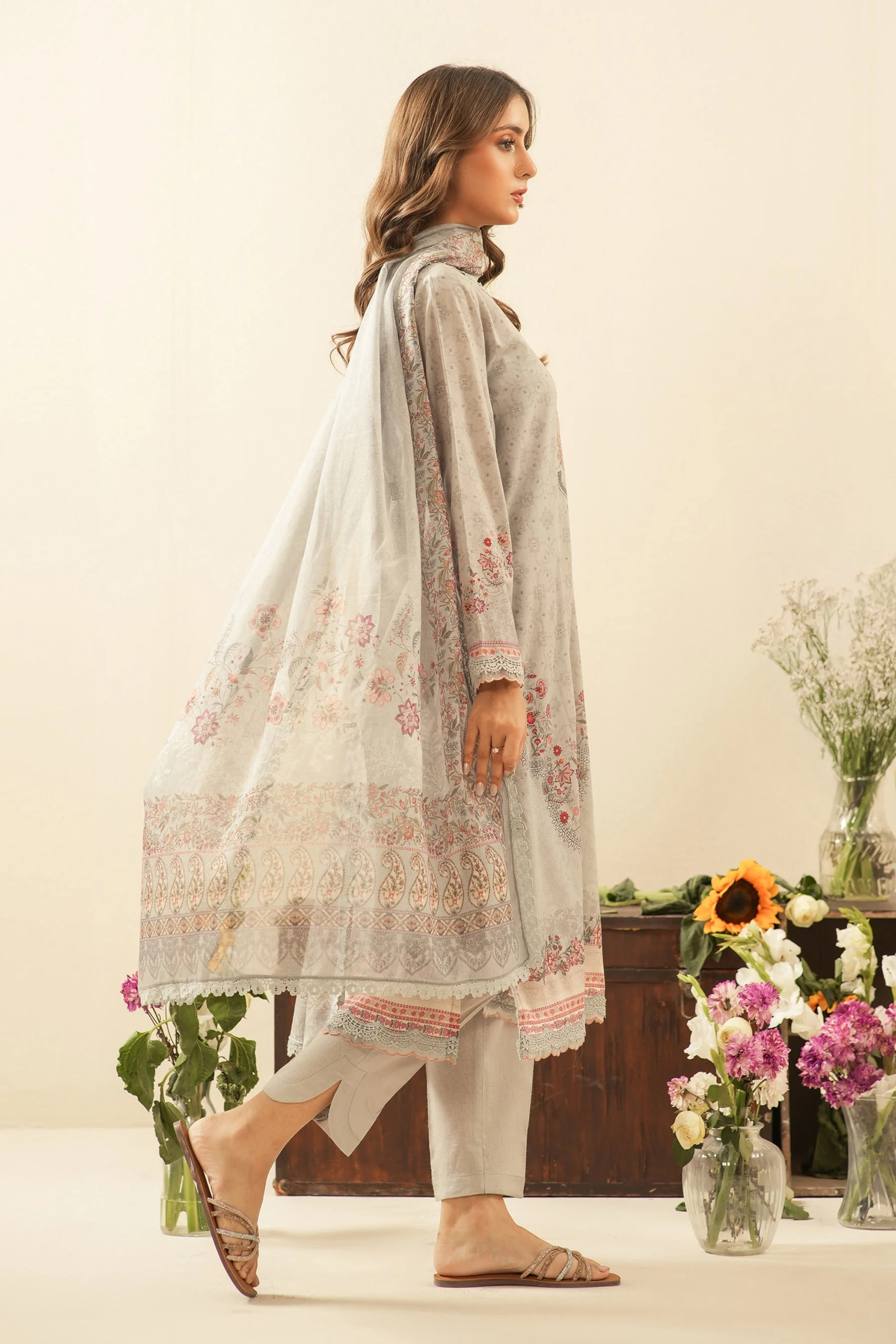 PRINTED LAWN UNSTITCHED 3 PIECE SUIT - Image 2