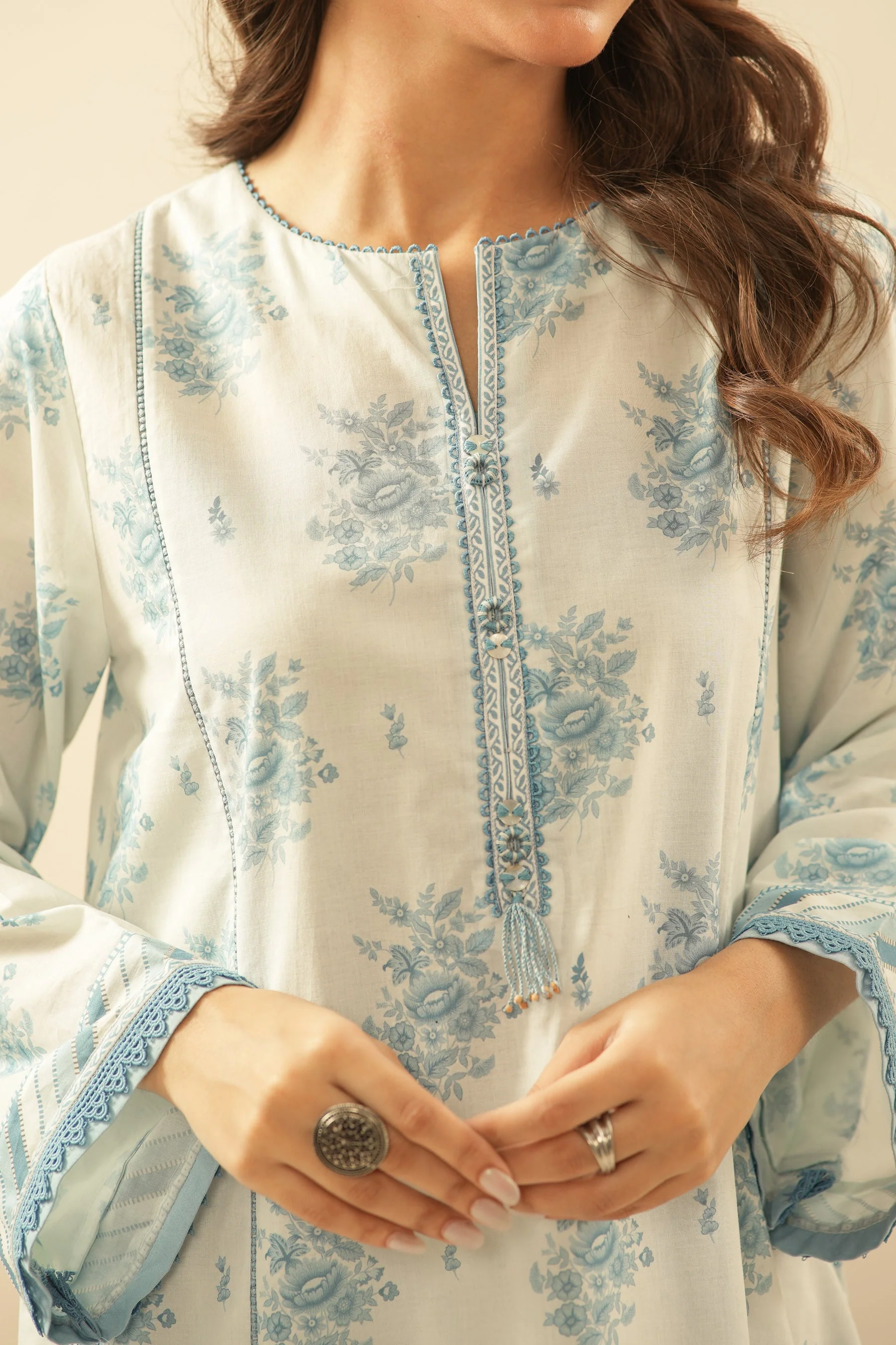 PRINTED LAWN UNSTITCHED 3 PIECE SUIT - Image 2