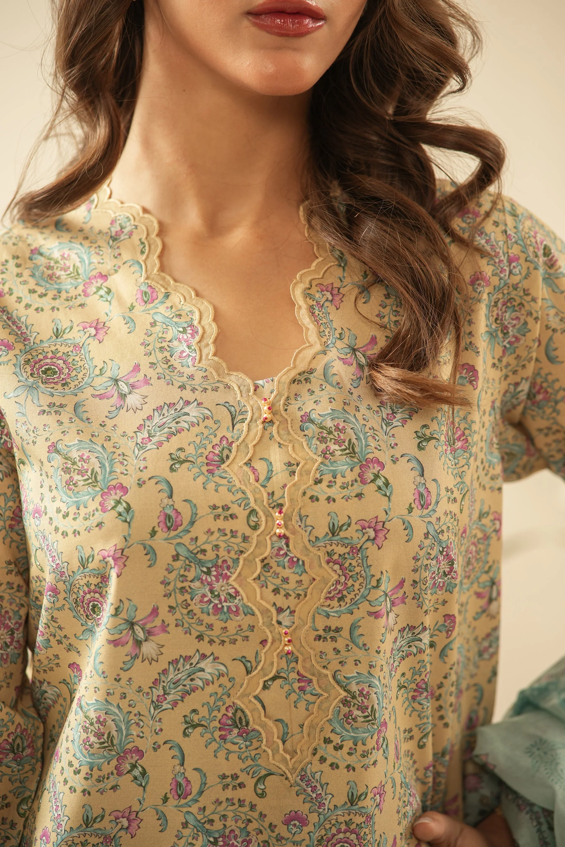 PRINTED LAWN UNSTITCHED 3 PIECE SUIT - Image 2