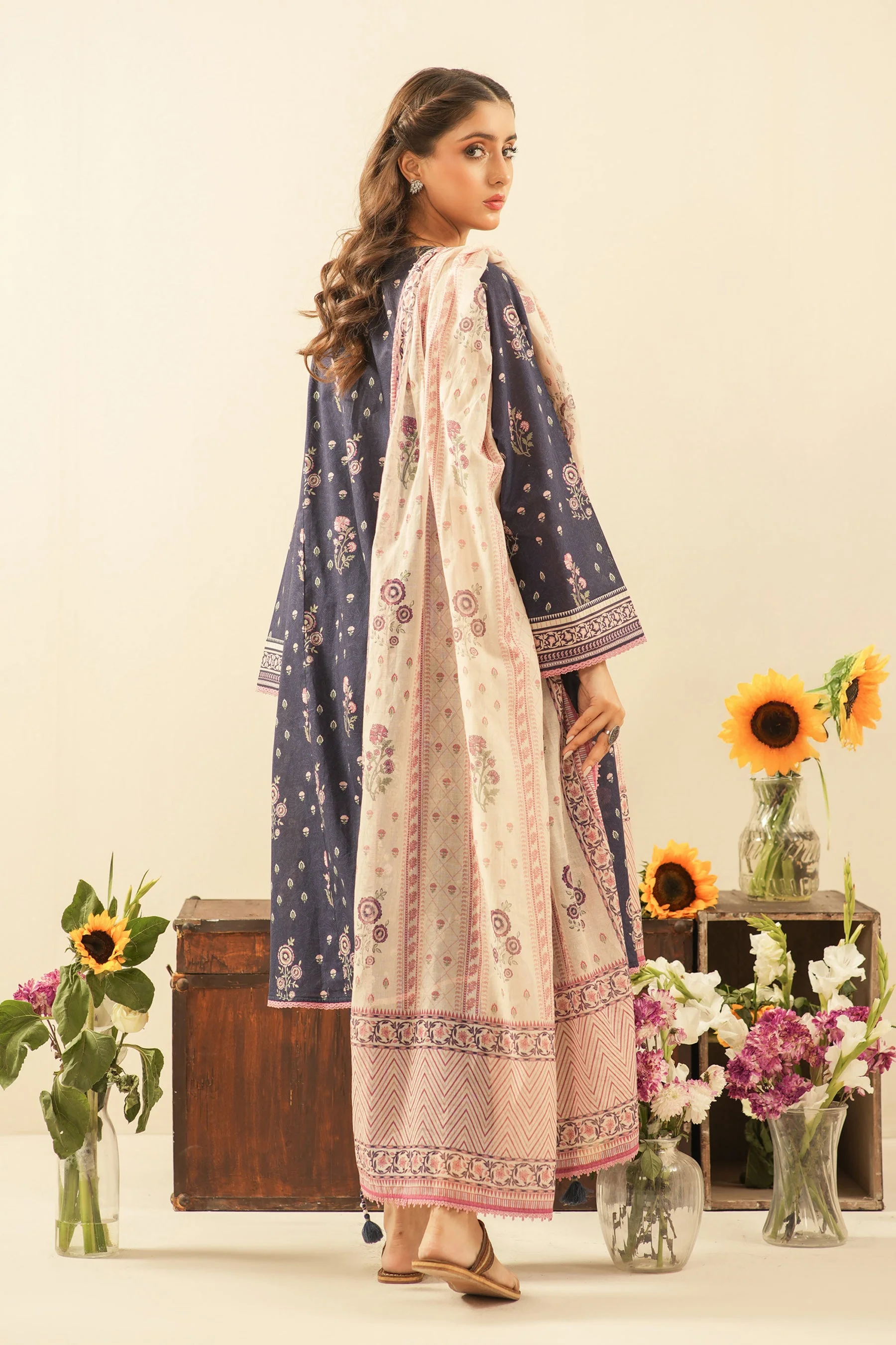 PRINTED LAWN UNSTITCHED 3 PIECE SUIT - Image 2
