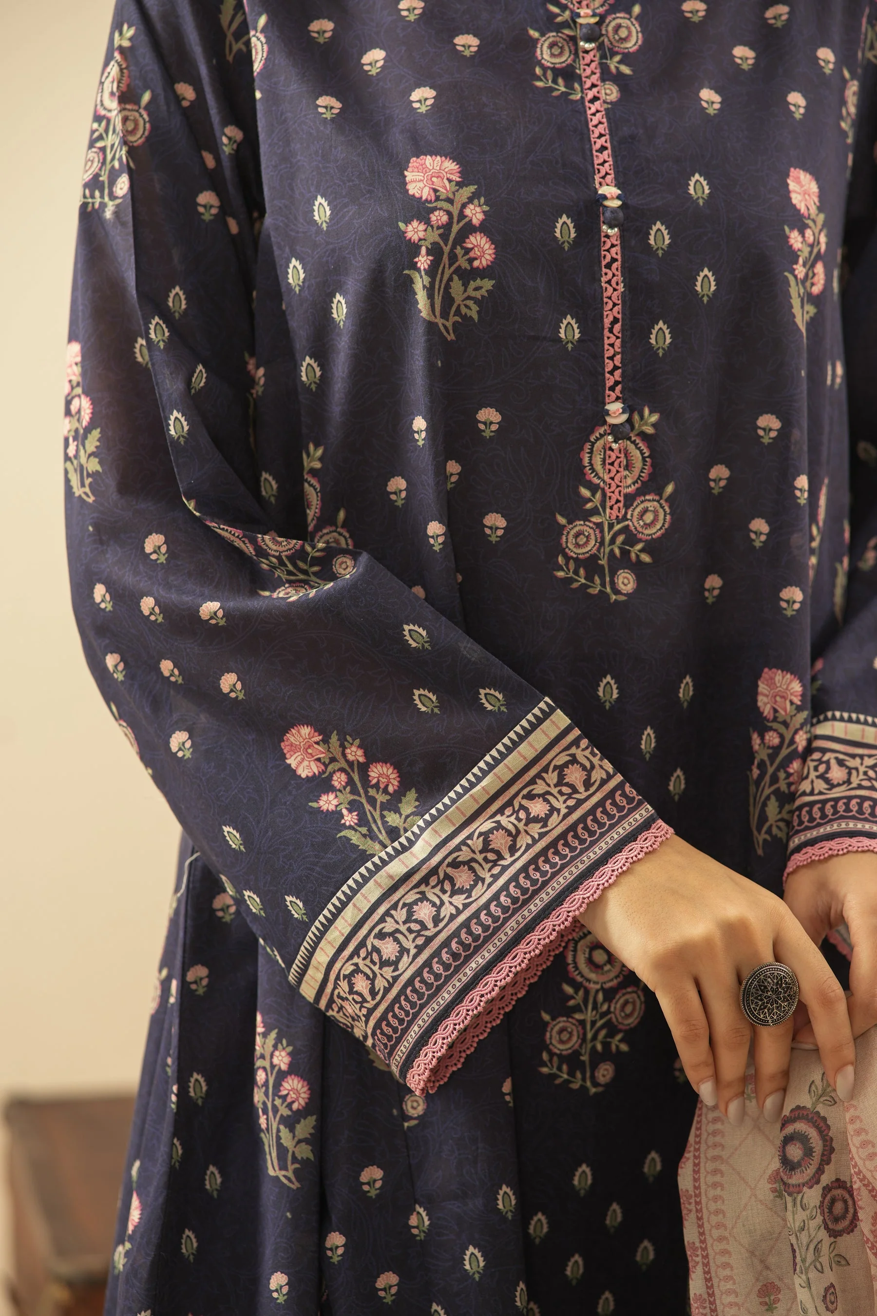 PRINTED LAWN UNSTITCHED 3 PIECE SUIT - Image 3