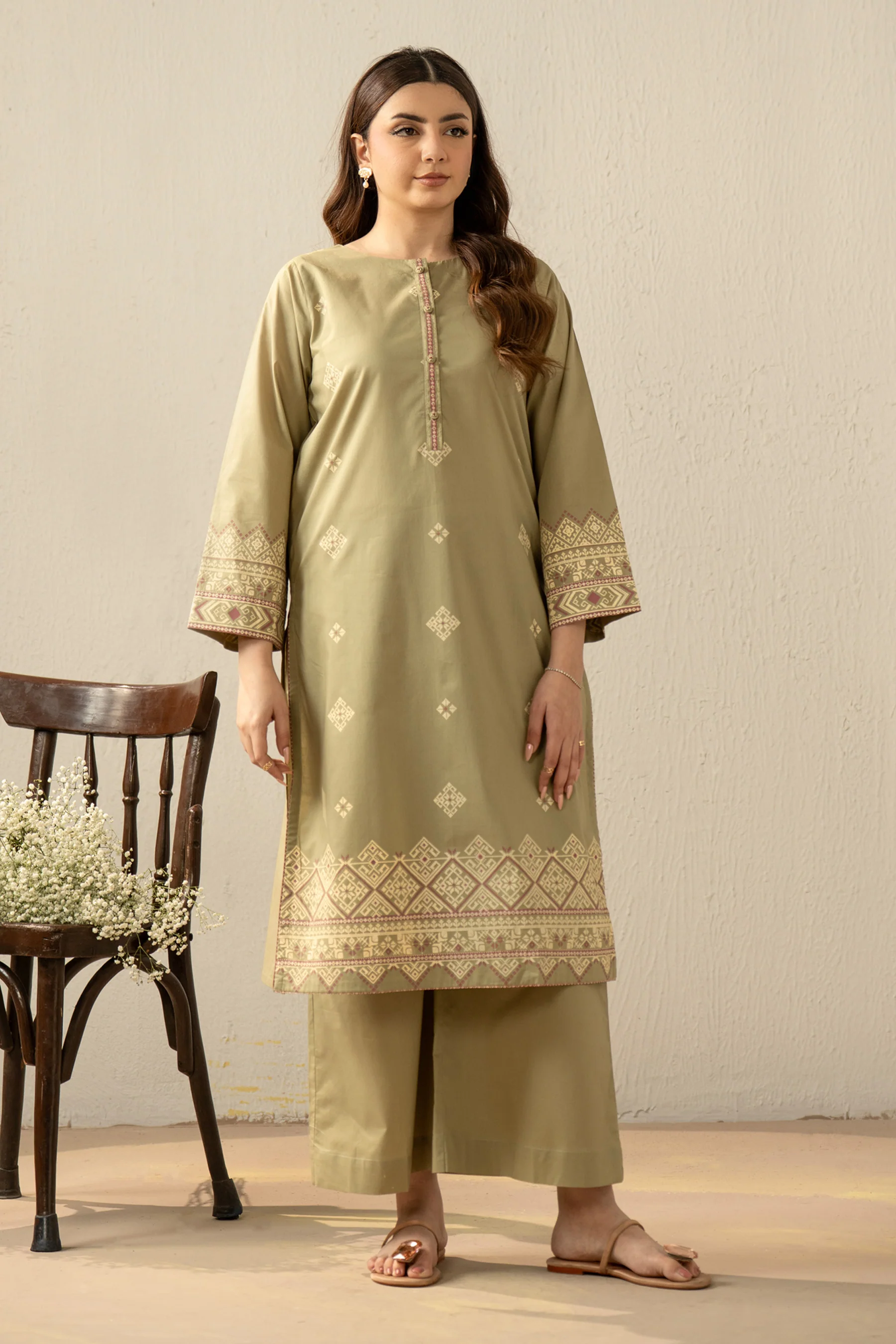 PRINTED SLUB LAWN STITCHED 2 PIECE SUIT - Image 4