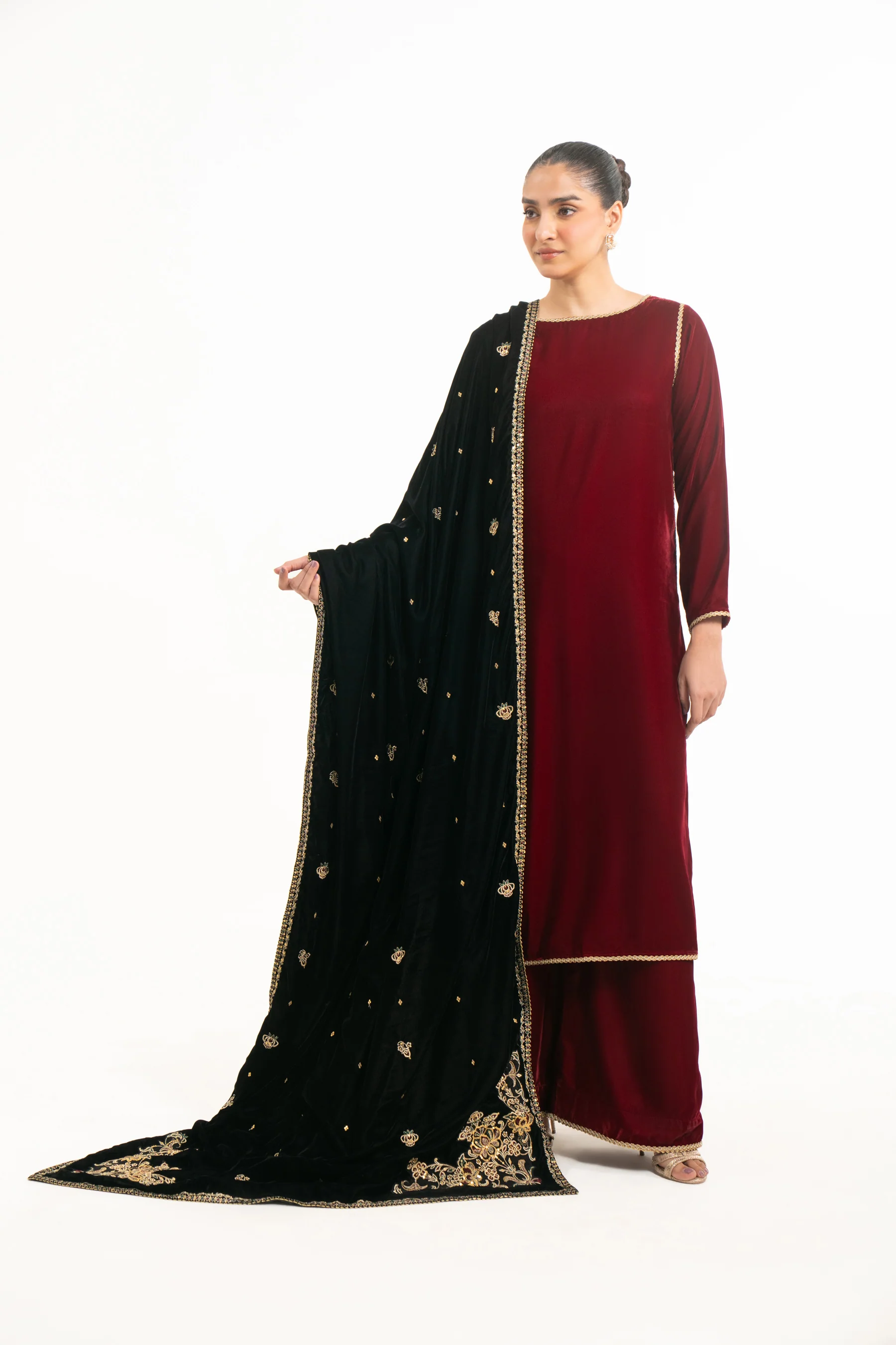 EMBROIDERED VELVET SHAWL - Image 4