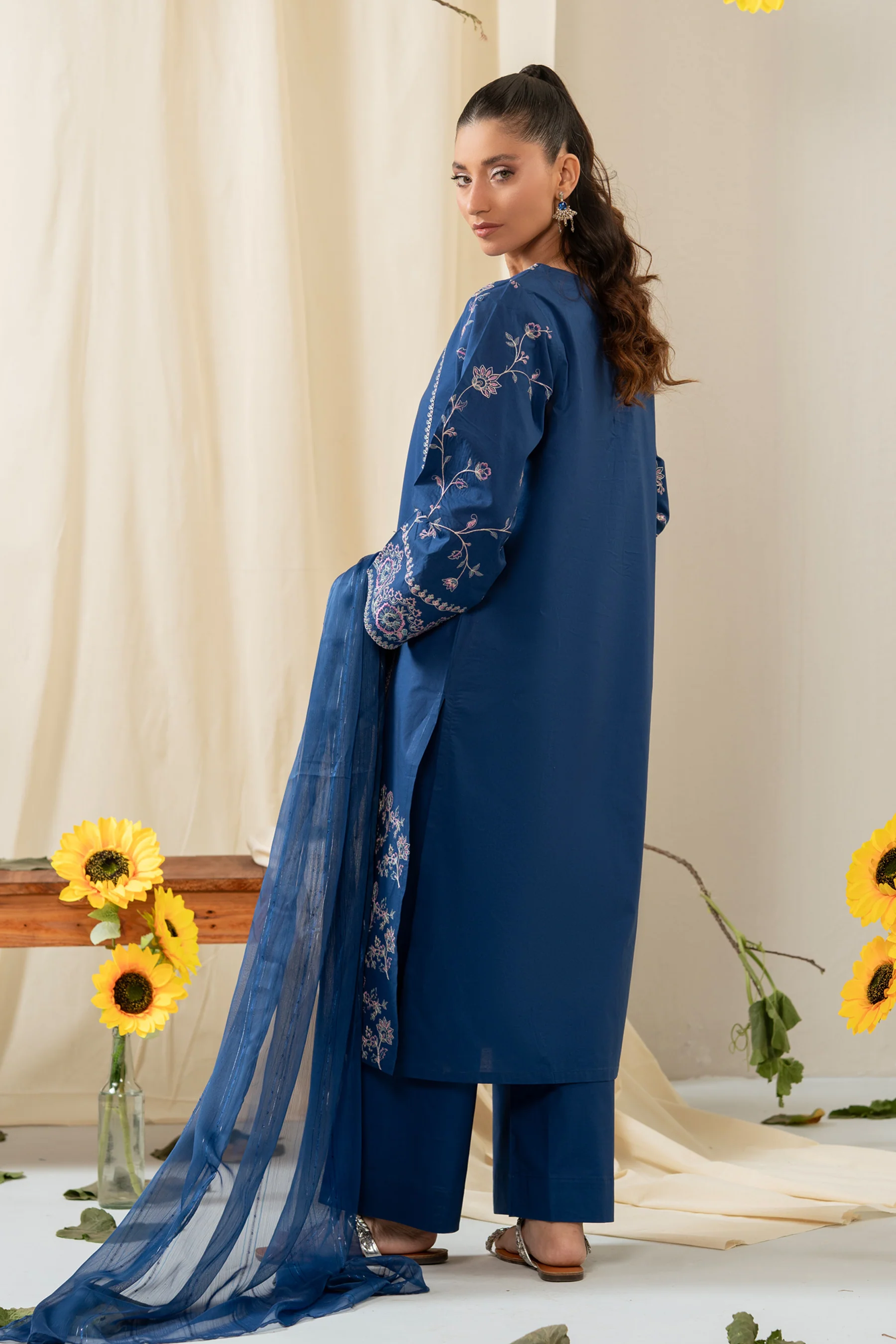 STITCHED EMBROIDERED CAMBRIC SUIT - Image 4