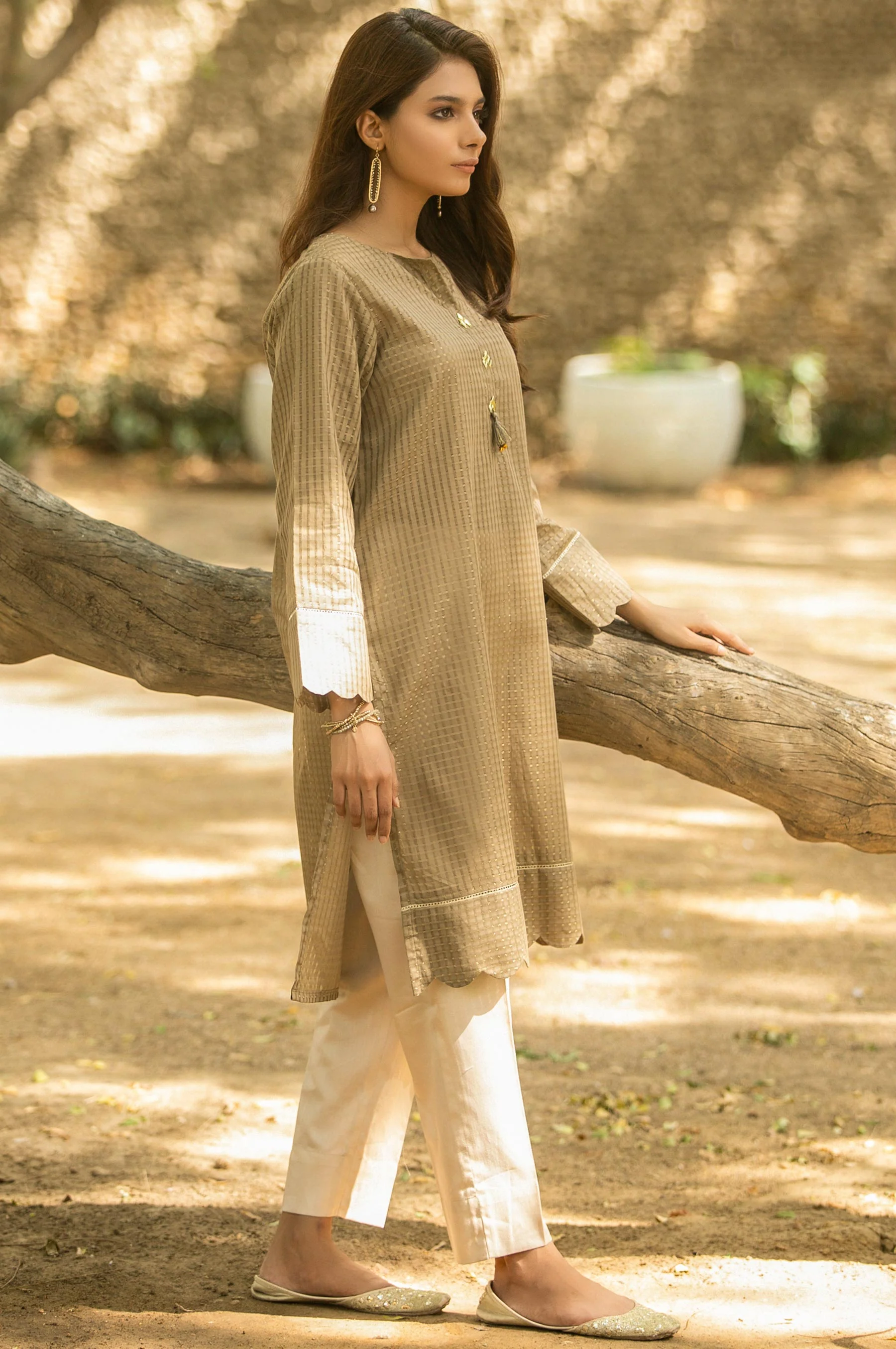 Stitched 1 Piece Embellished Shirt - Image 4