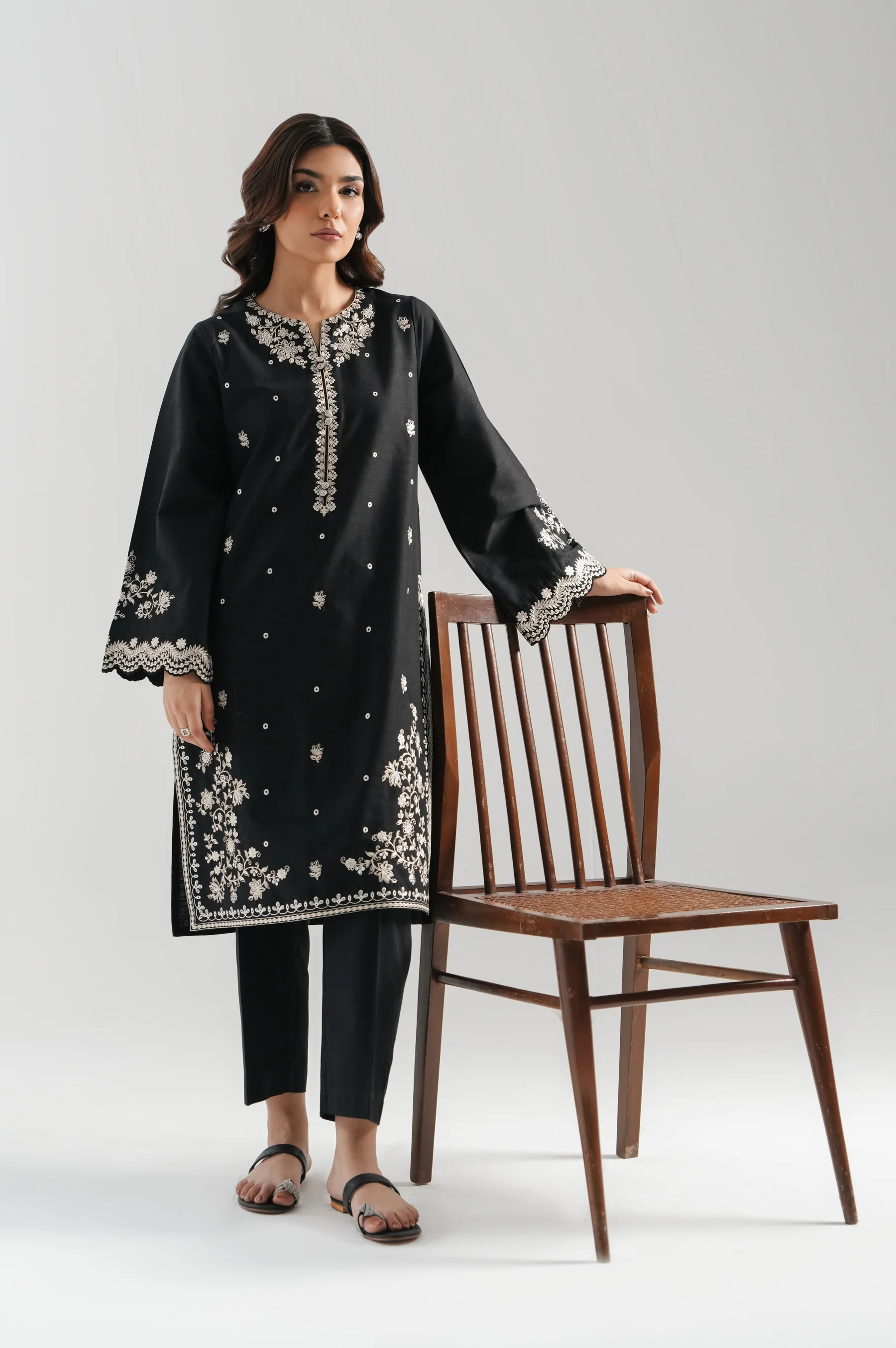 STITCHED EMBROIDERED BOTH SIDE SLUB SHIRT BOTTOM - Image 3