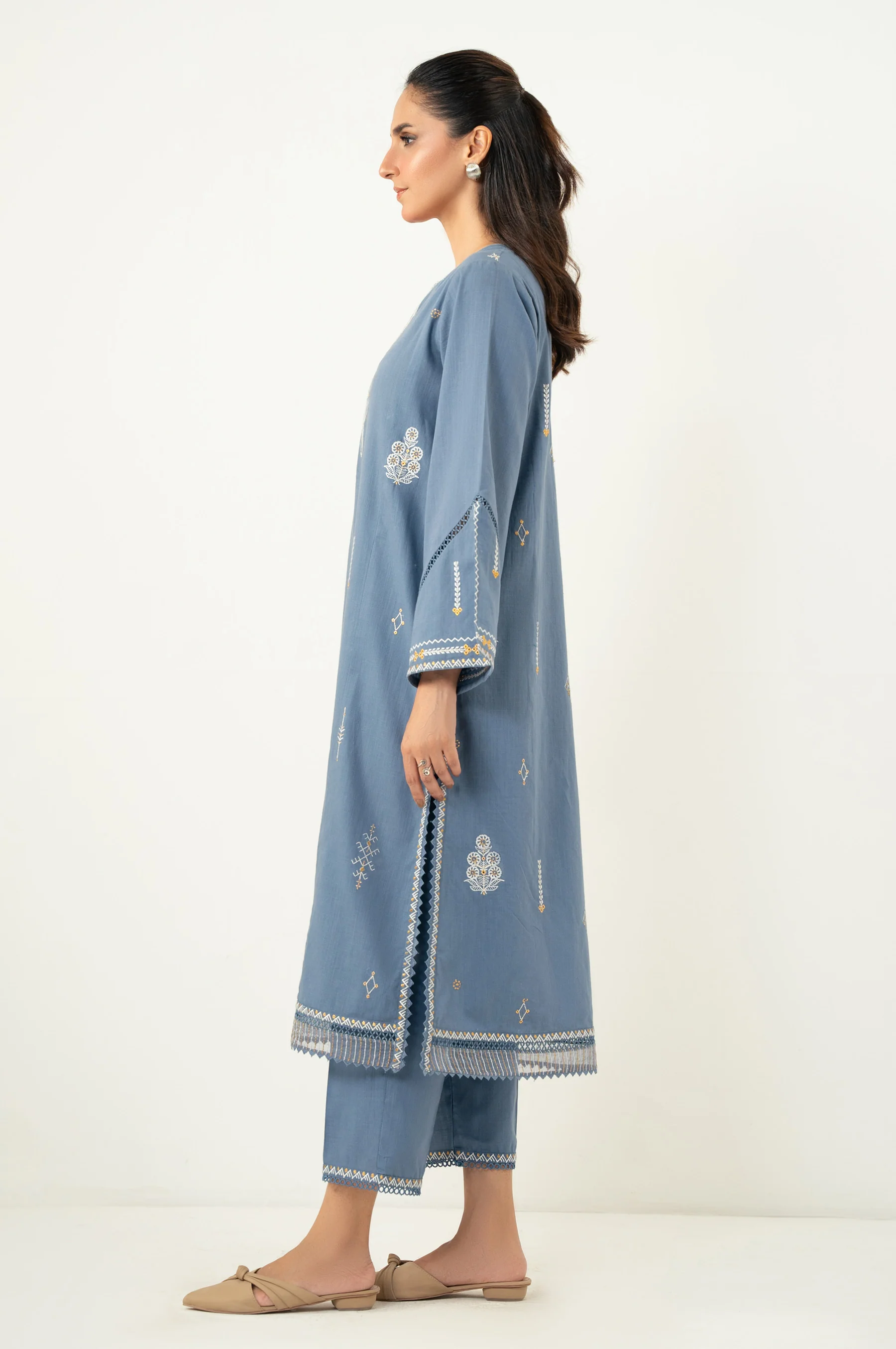 EMBROIDERED SUIT - Image 4