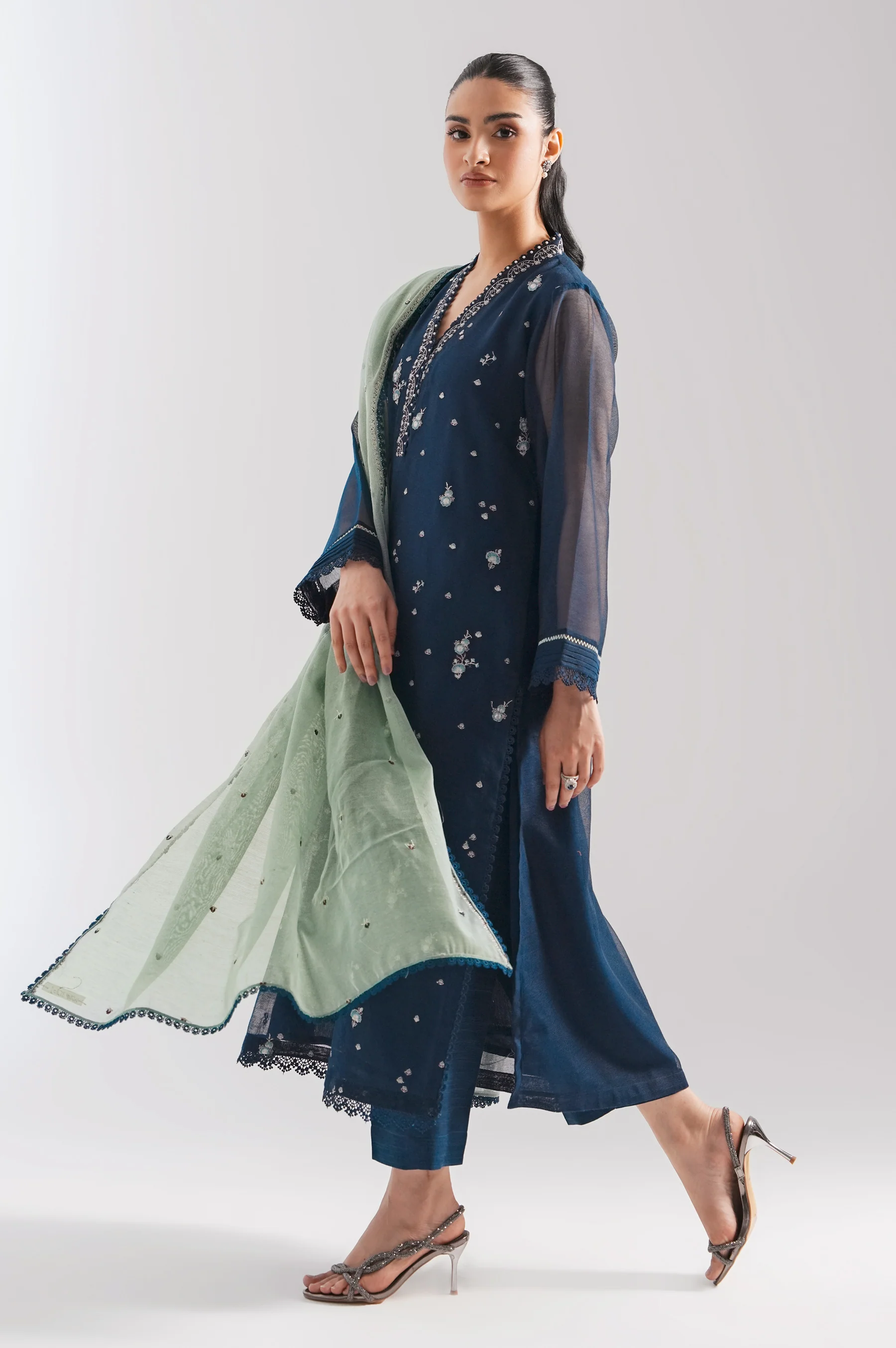 EMBROIDERED SUIT - Image 2
