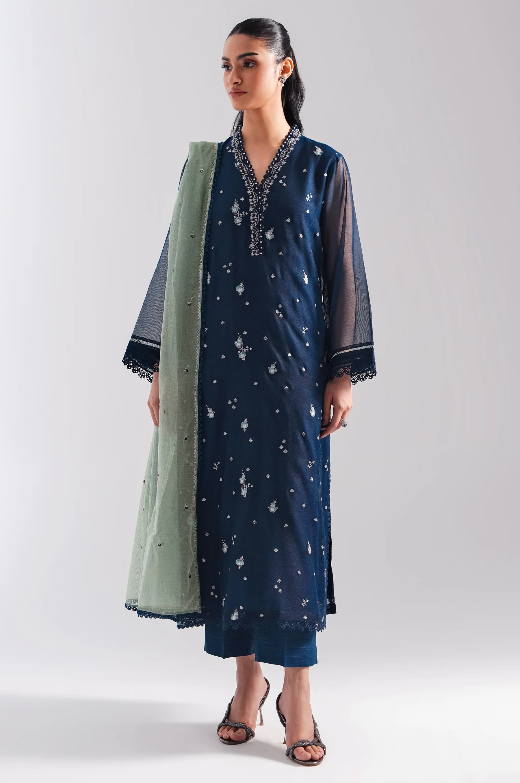 EMBROIDERED SUIT - Image 4