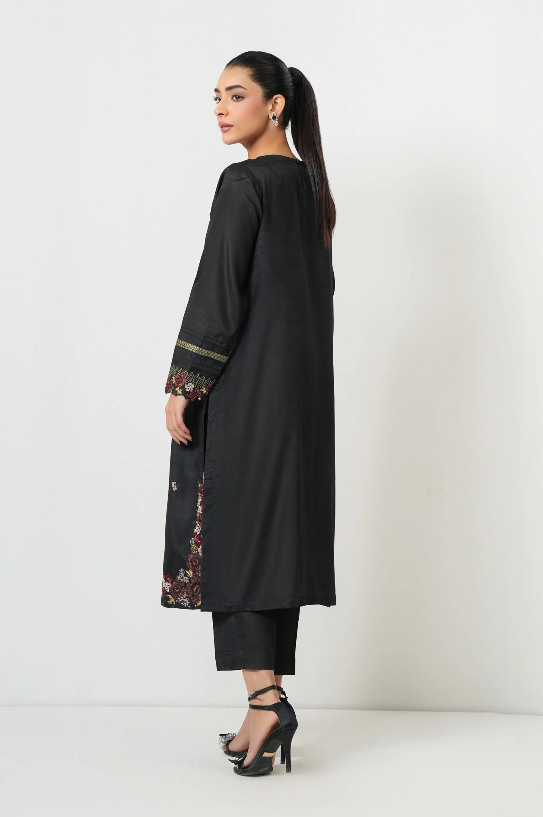 EMBROIDERED SUIT - Image 5