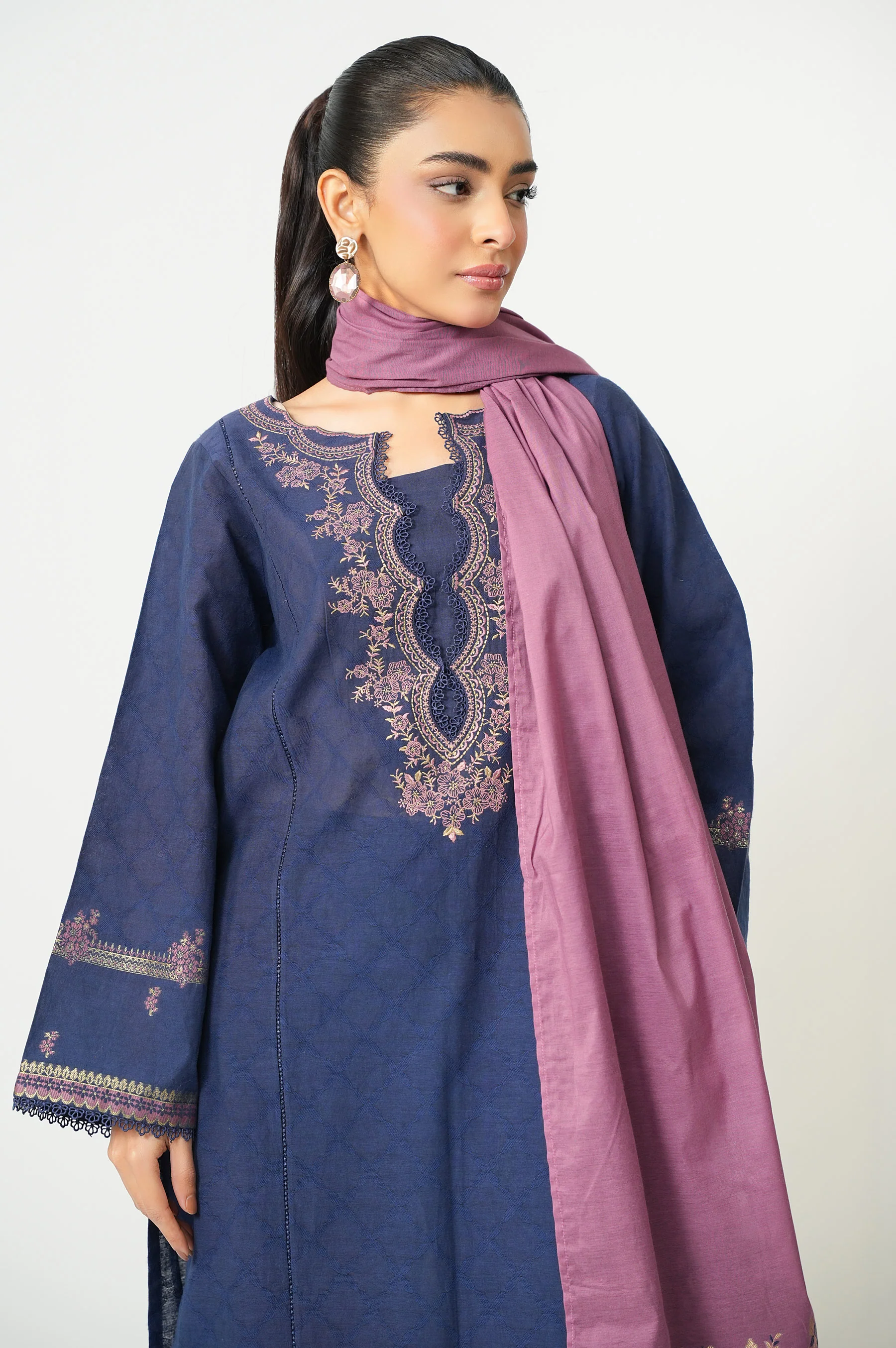 EMBROIDERED SUIT - Image 3