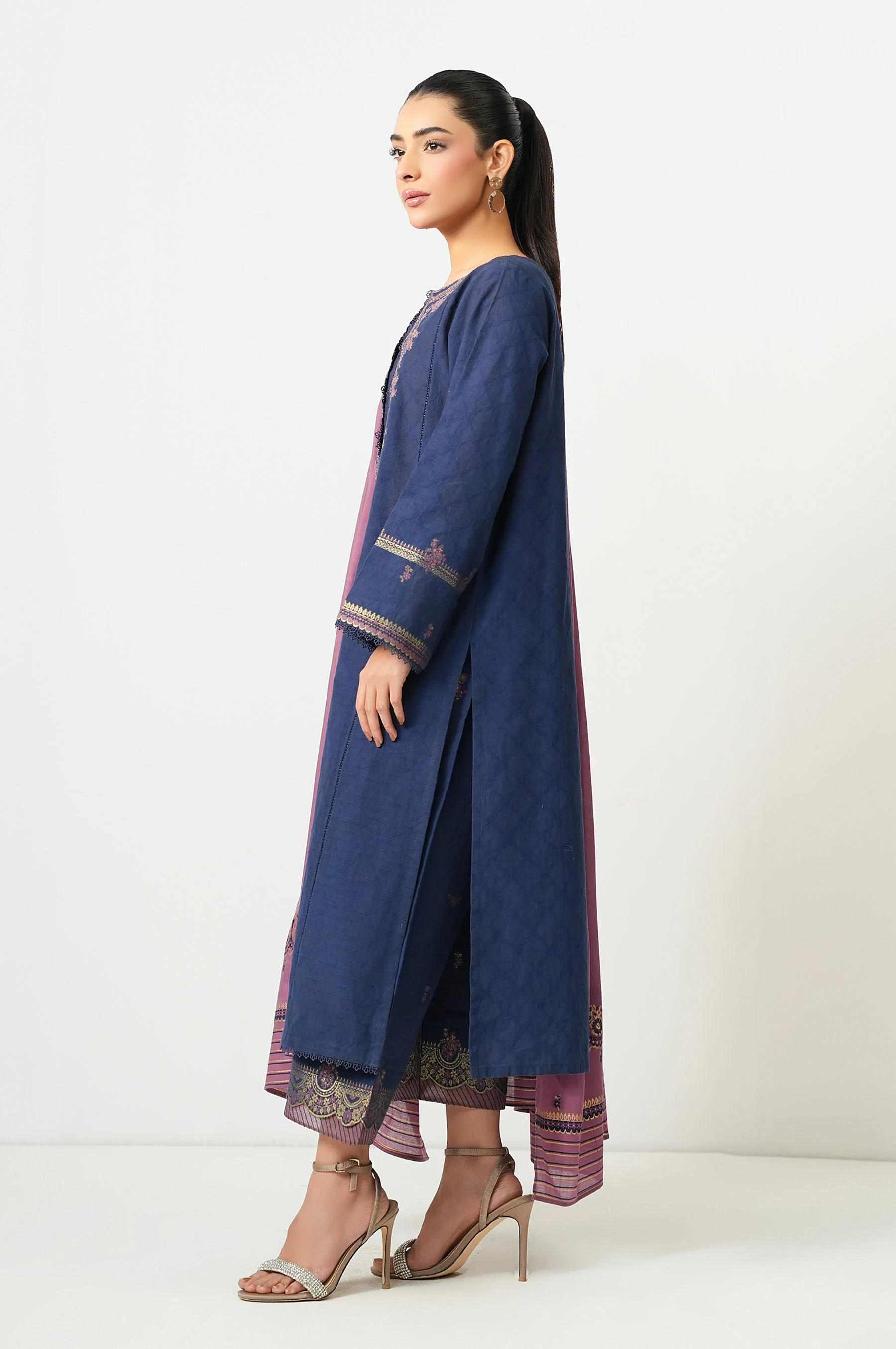 EMBROIDERED SUIT - Image 4