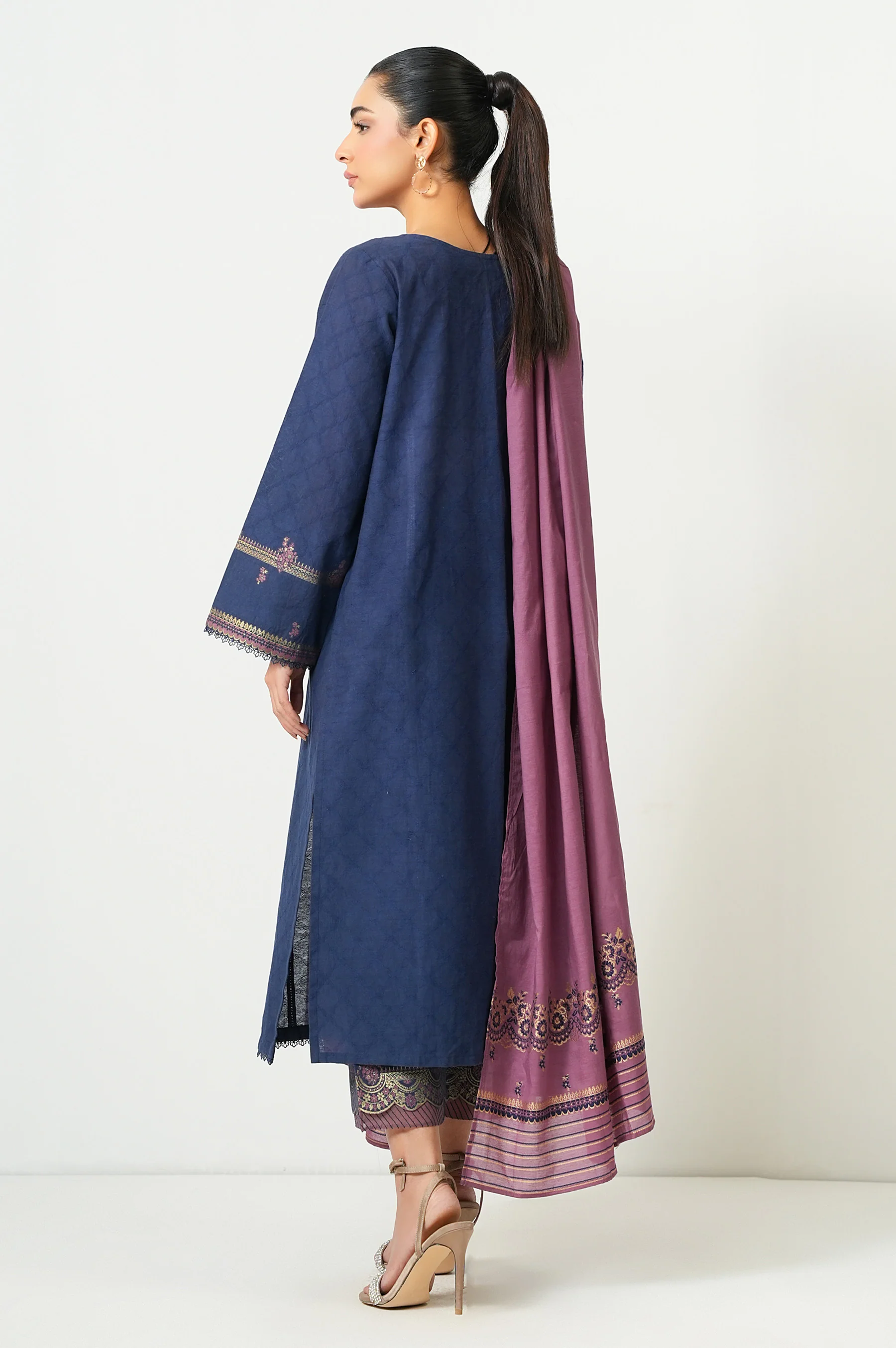 EMBROIDERED SUIT - Image 5