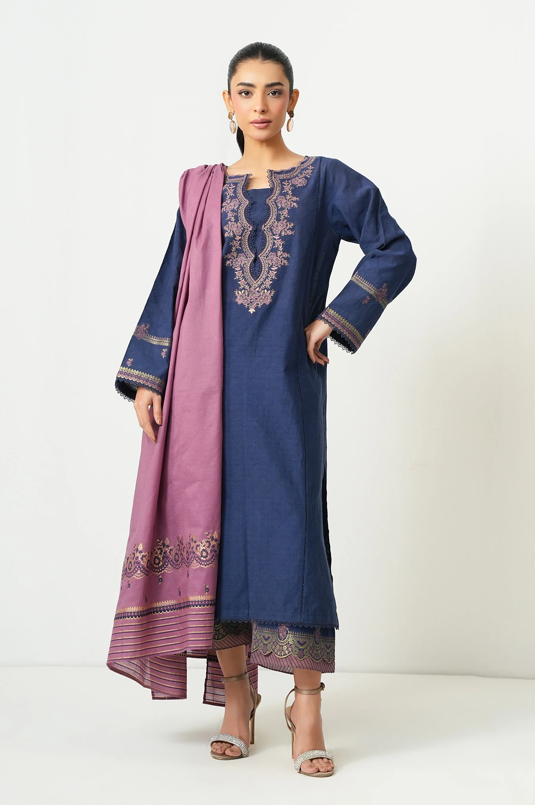 EMBROIDERED SUIT - Image 6