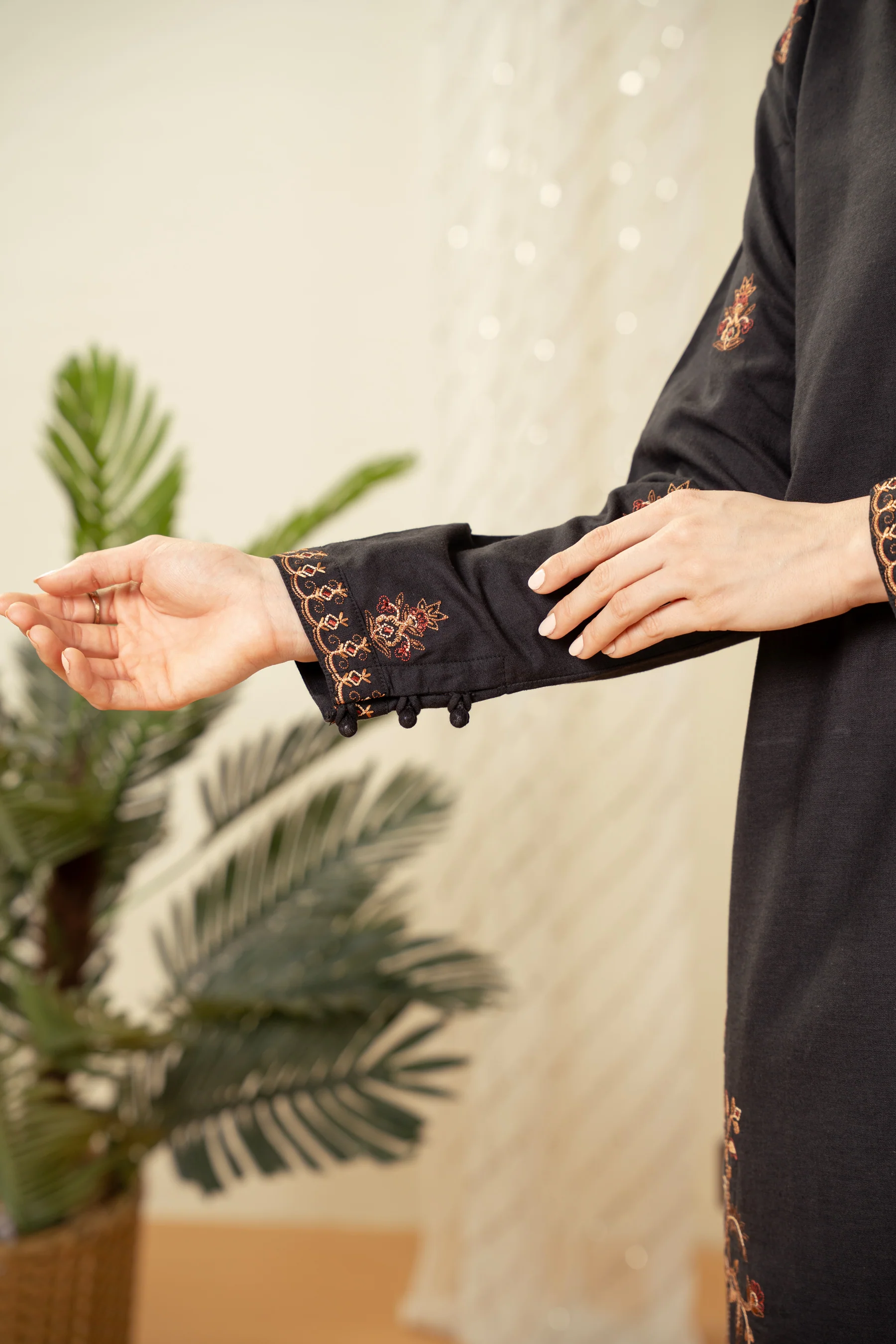 EMBROIDERED COTTON LINEN STITCHED DUPATTA (FACTORY E-OUTLET) - Image 2