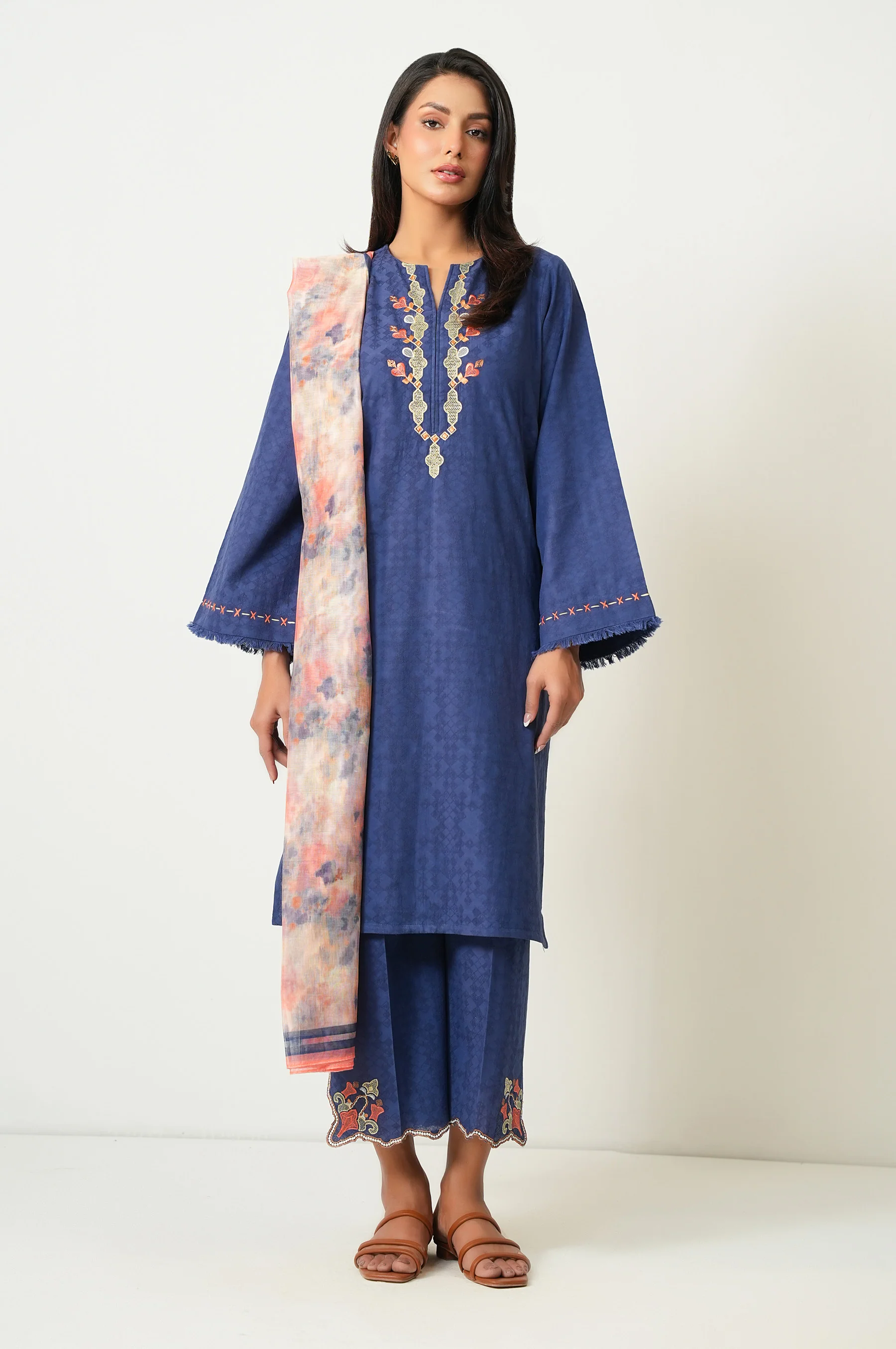 STITCHED EMBROIDERED DOBBY SUIT - Image 5