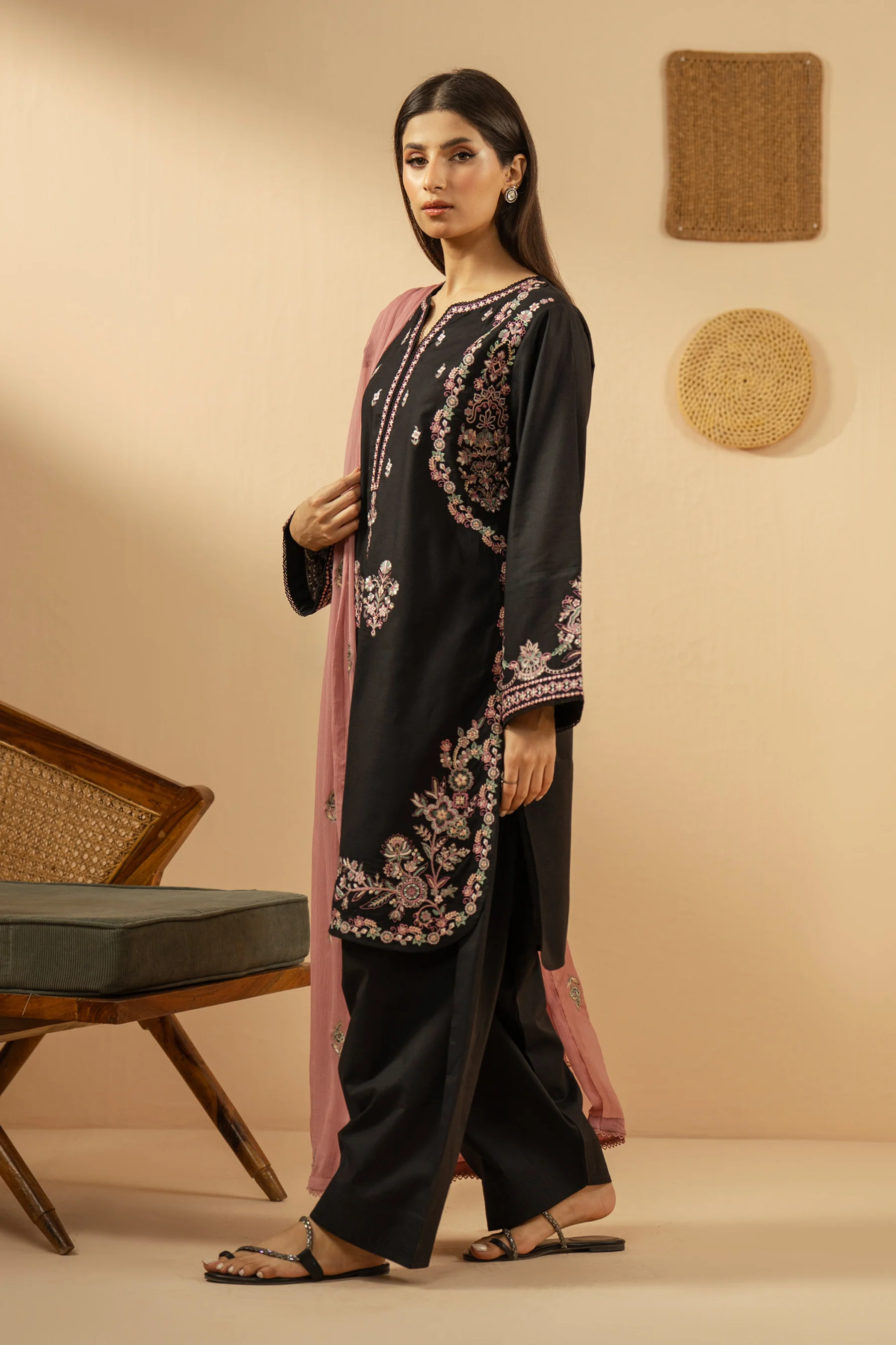 EMBROIDERED DOBBY STITCHED 3 PIECE SUIT - Image 4