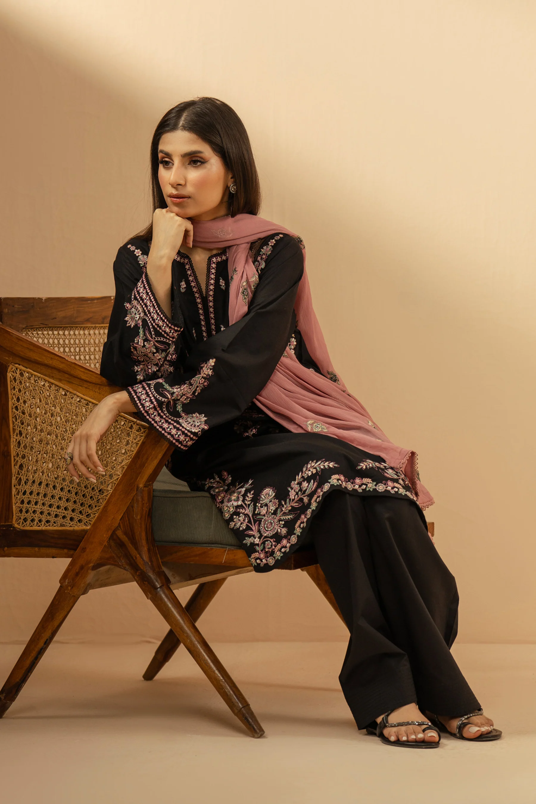 EMBROIDERED DOBBY STITCHED 3 PIECE SUIT - Image 9