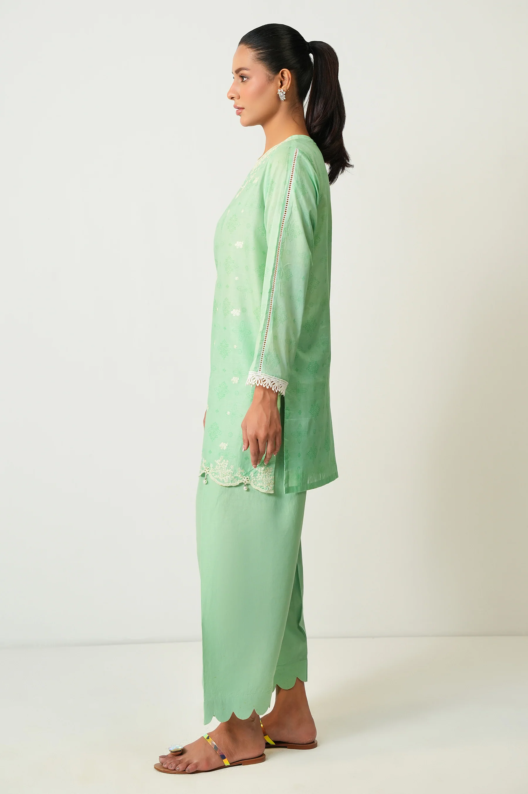 EMBROIDERED LAWN STITCHED DUPATTA (FACTORY E-OUTLET) - Image 3