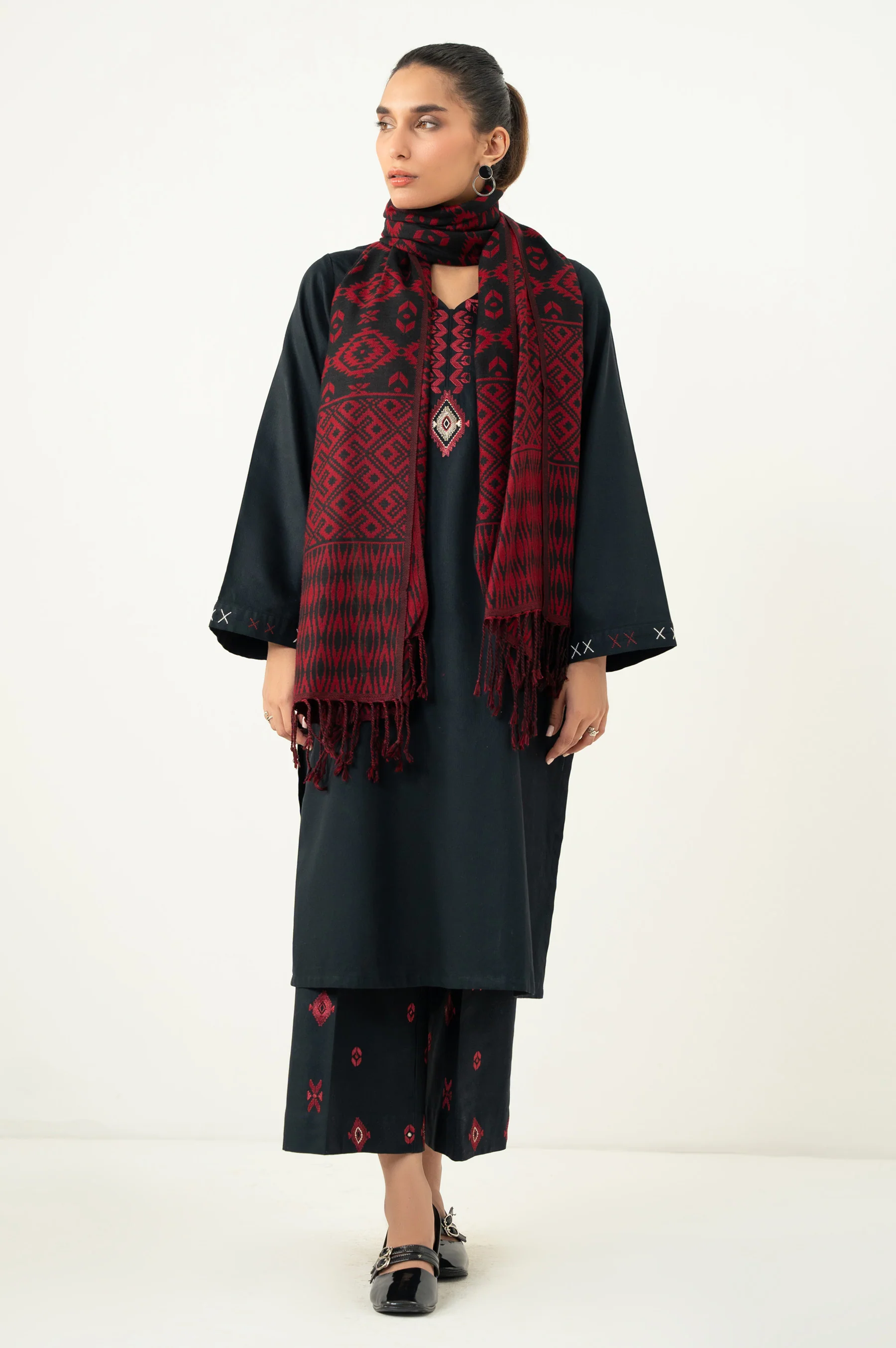 EMBROIDERED DOBBY STITCHED DUPATTA (FACTORY E-OUTLET)