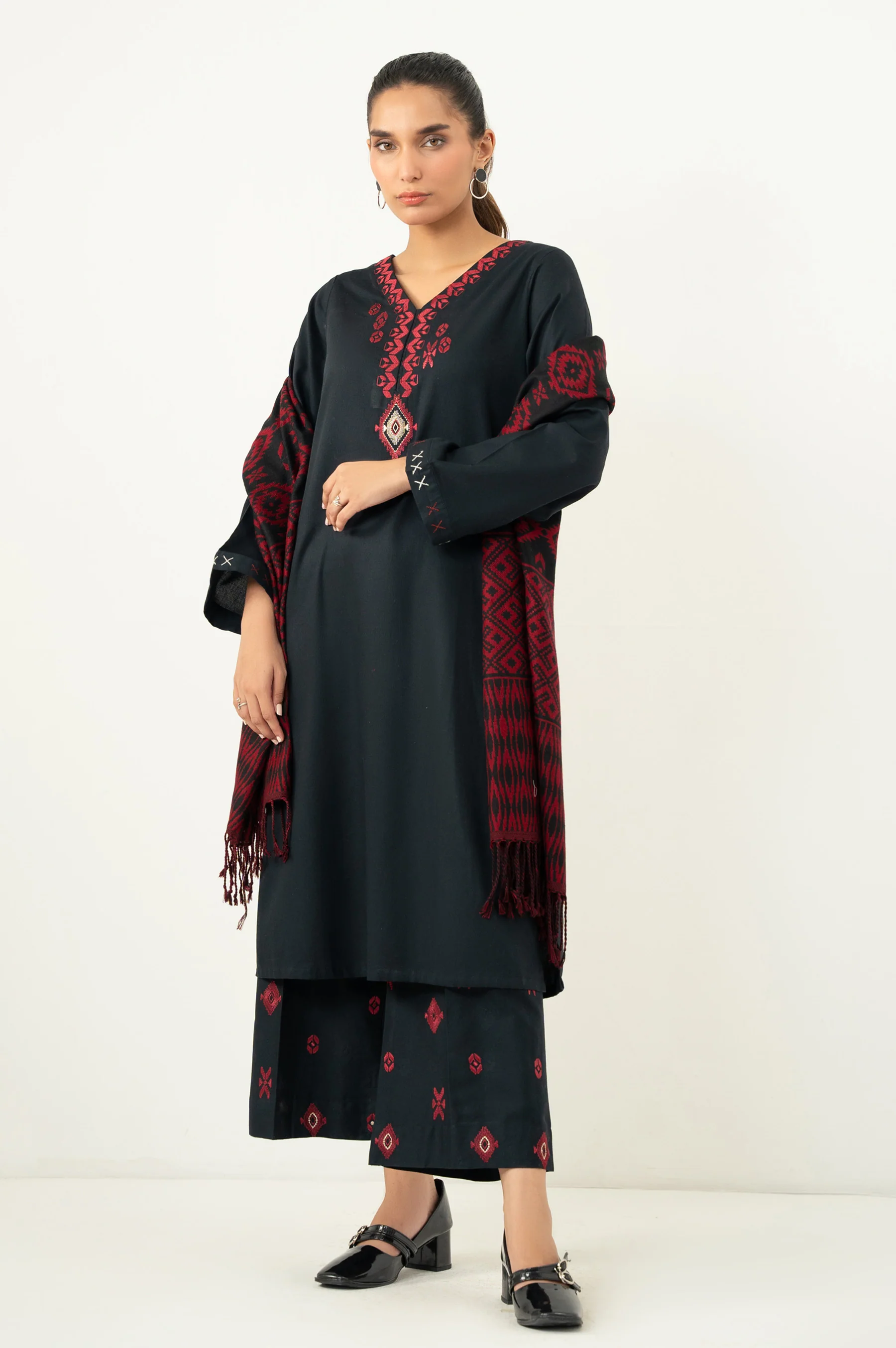 EMBROIDERED DOBBY STITCHED DUPATTA (FACTORY E-OUTLET) - Image 3