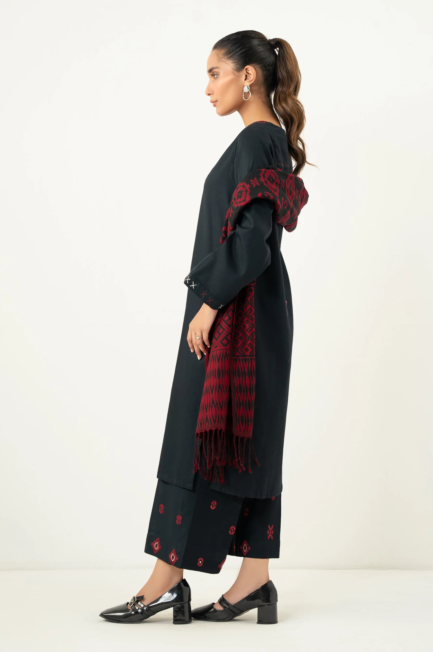 EMBROIDERED DOBBY STITCHED DUPATTA (FACTORY E-OUTLET) - Image 5