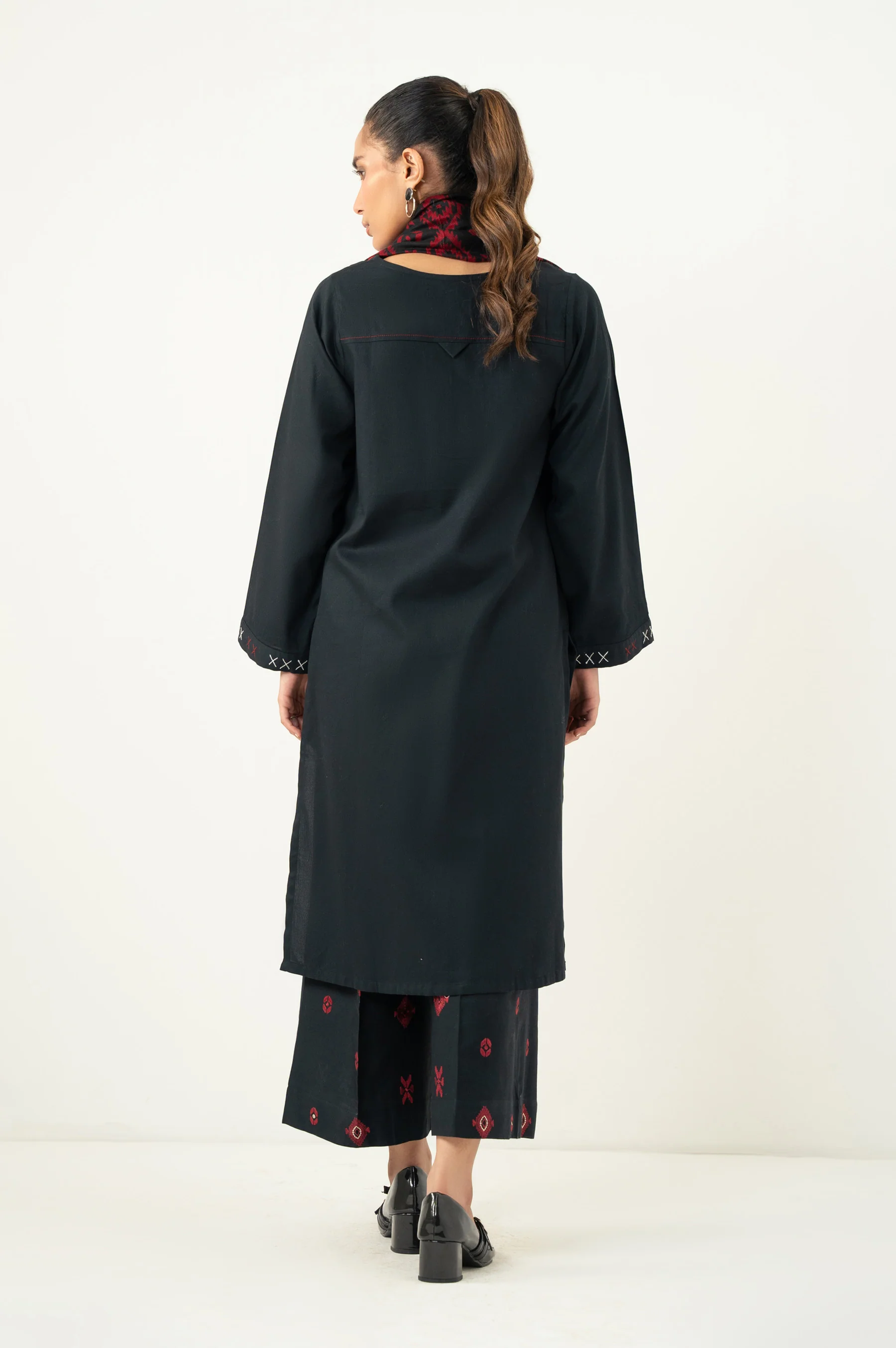 EMBROIDERED DOBBY STITCHED DUPATTA (FACTORY E-OUTLET) - Image 6