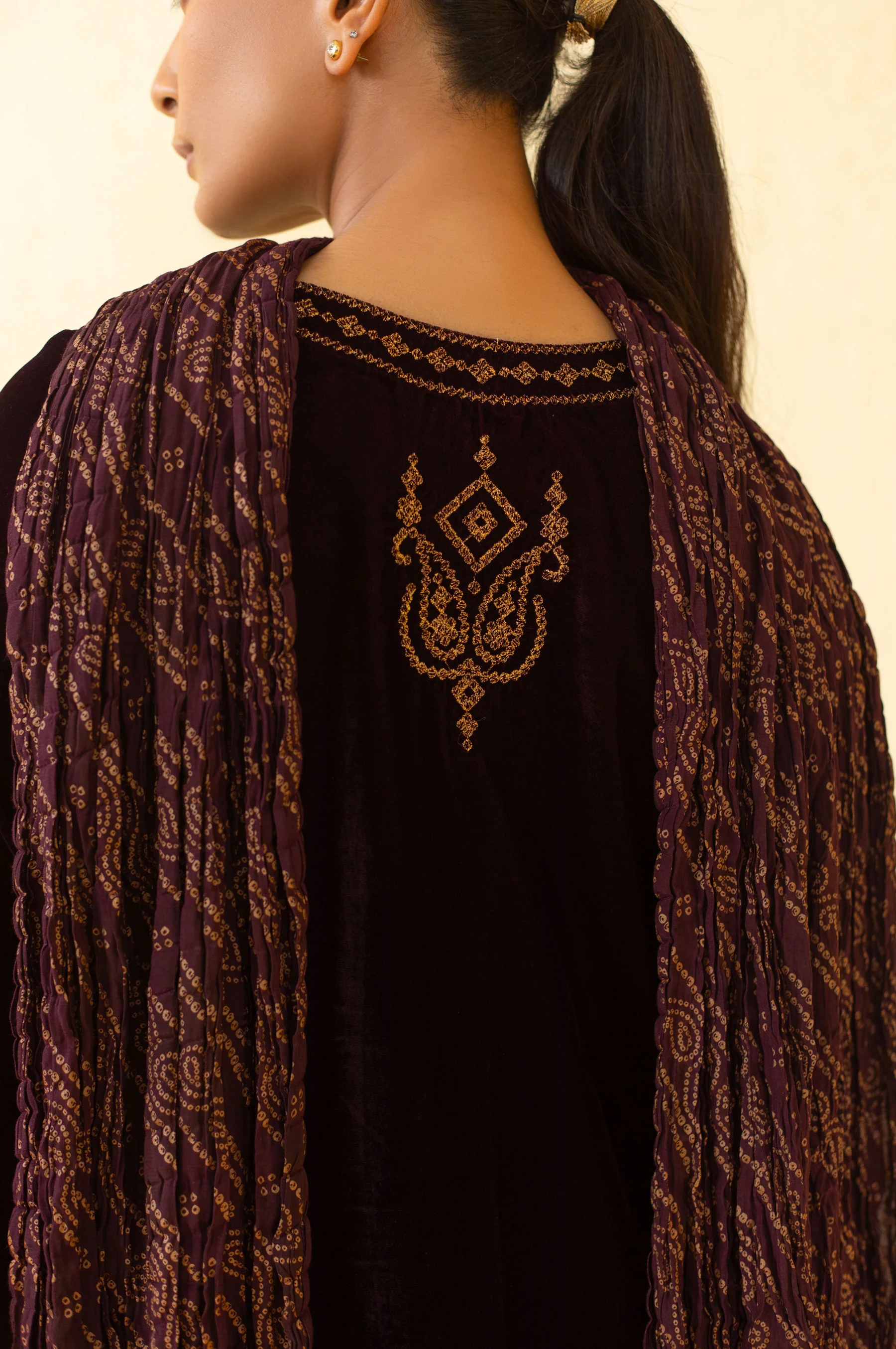 EMBROIDERED VELVET STITCHED DUPATTA (FACTORY E-OUTLET) - Image 6