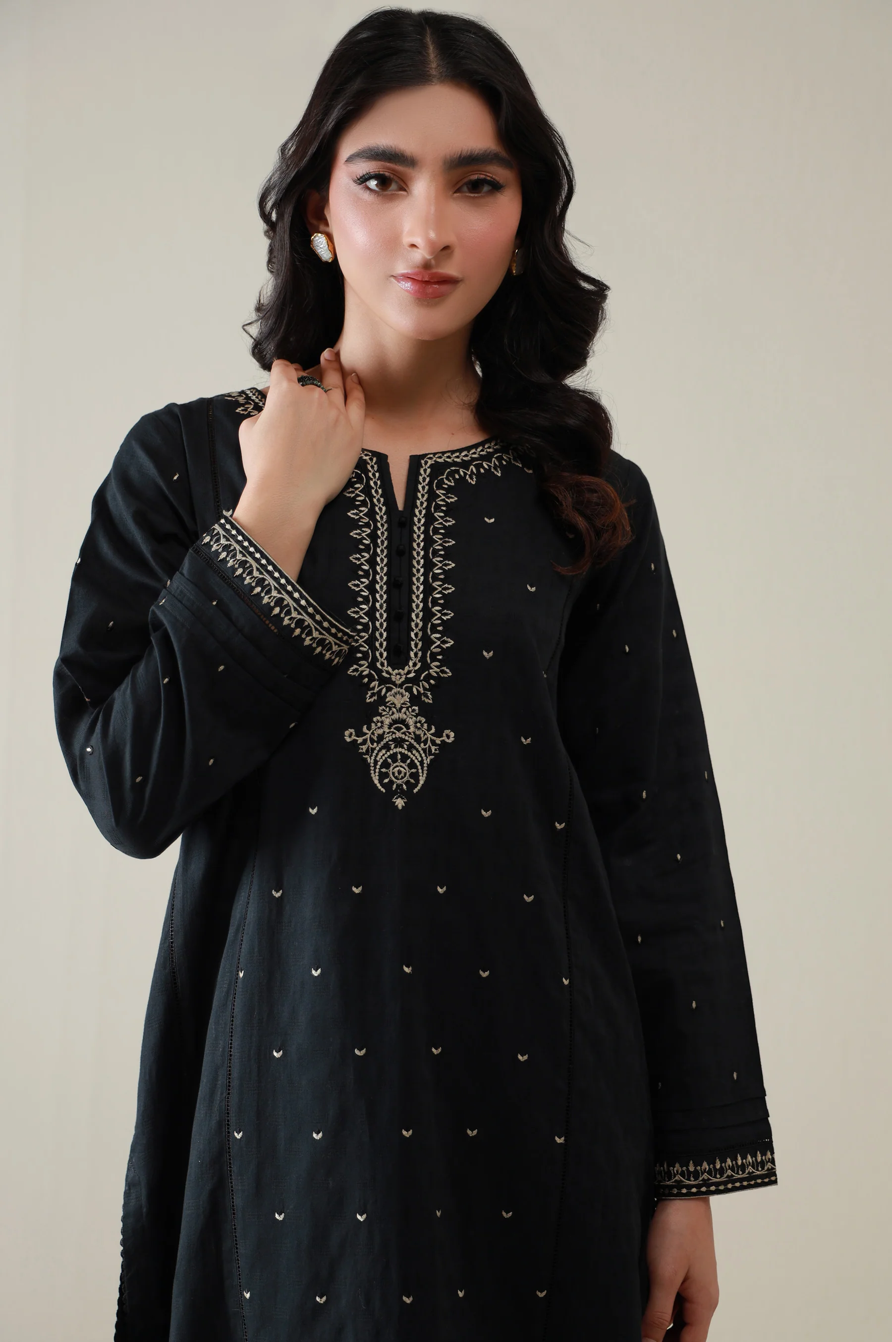 Sticthed 1 Piece Embroidered Jacquard Shirt - Image 2
