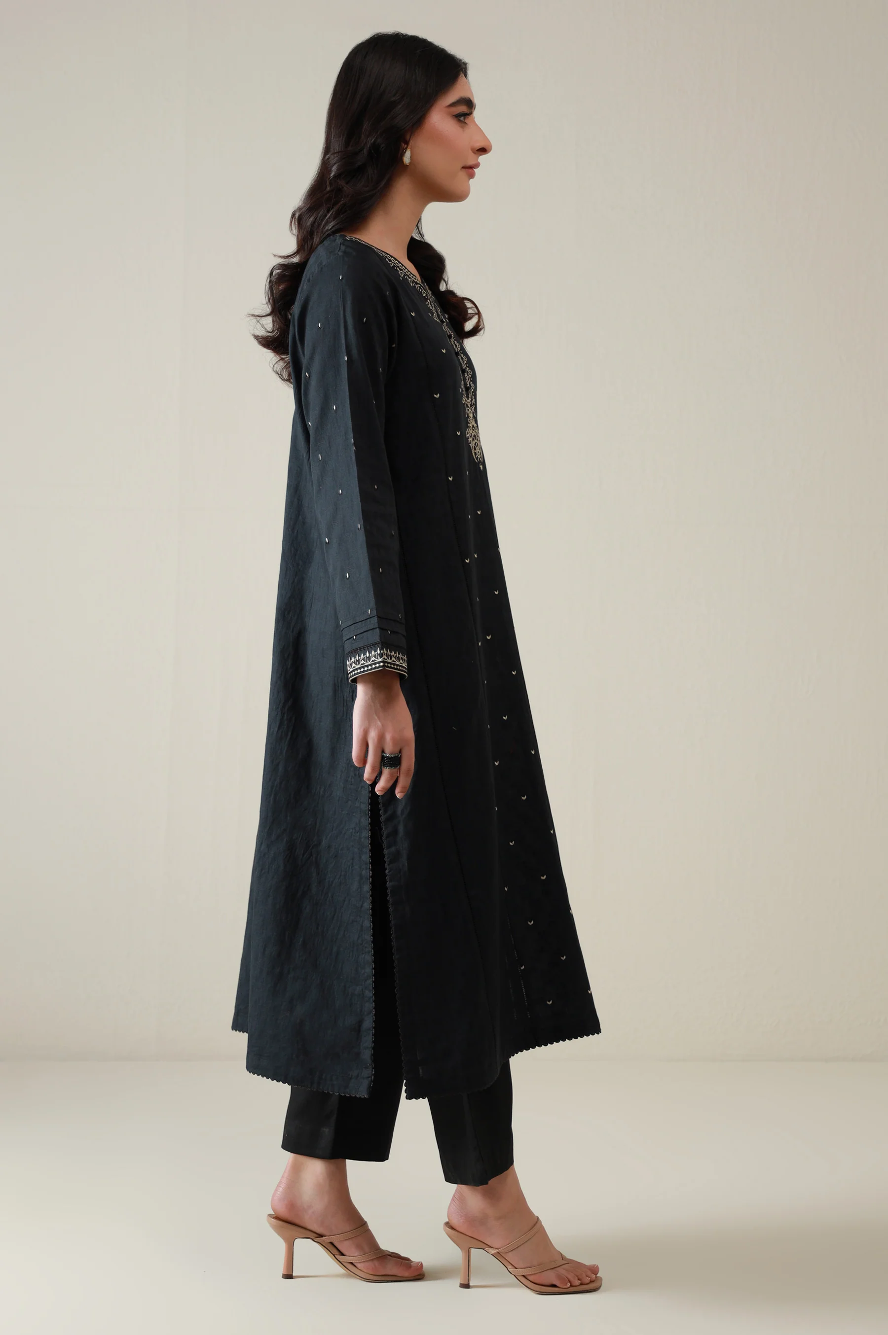 Sticthed 1 Piece Embroidered Jacquard Shirt - Image 4