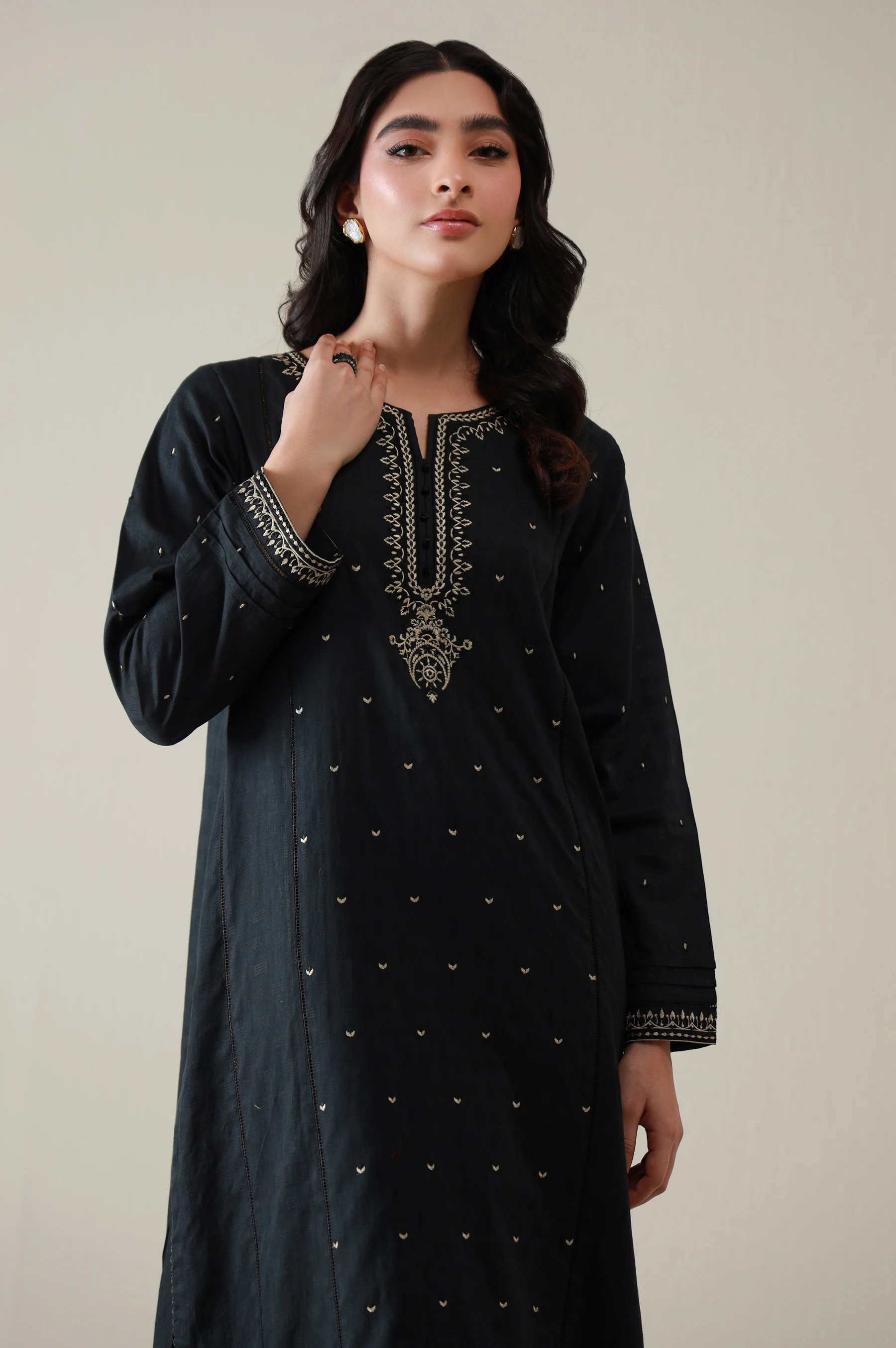Sticthed 1 Piece Embroidered Jacquard Shirt - Image 5