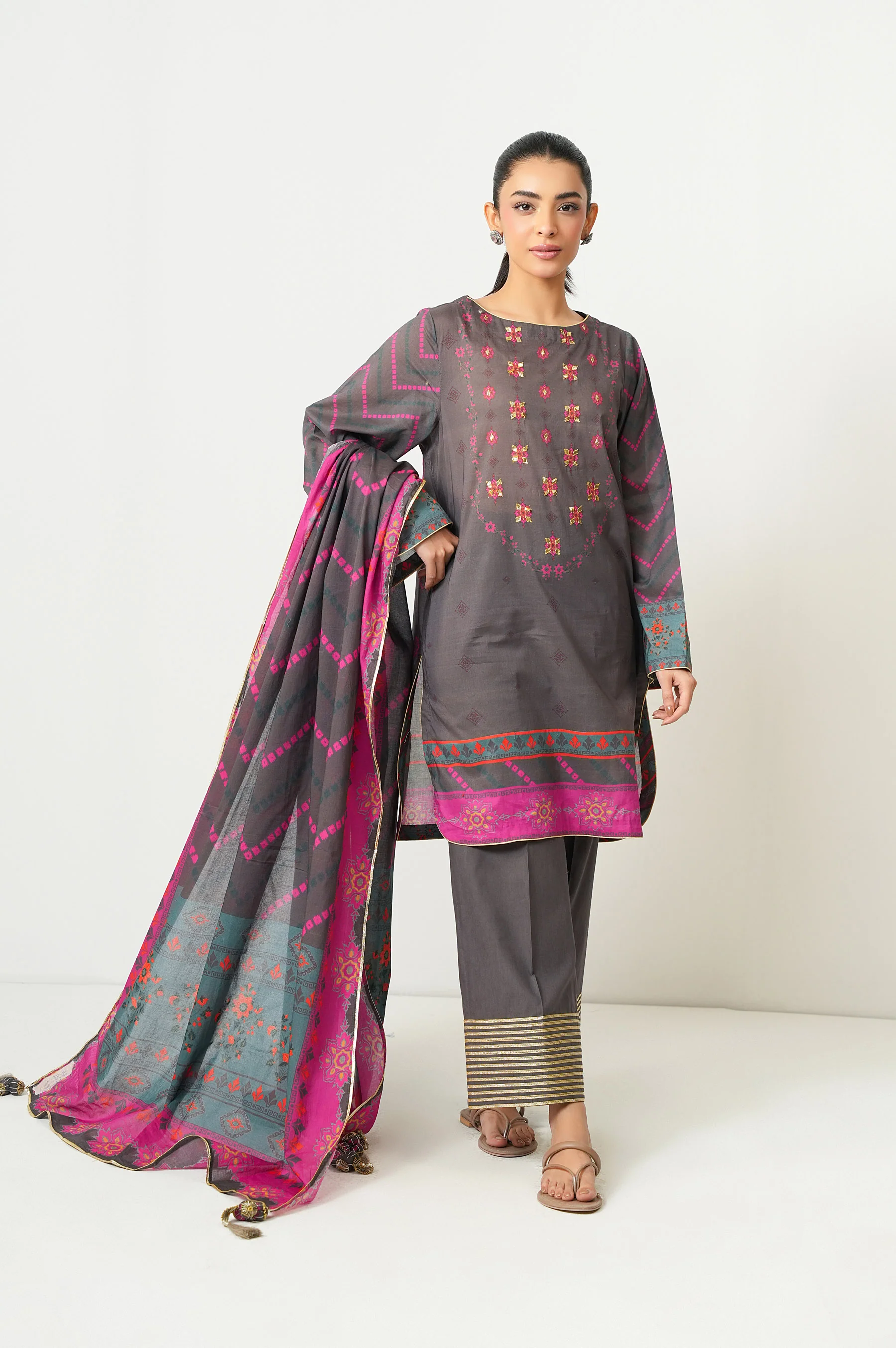 PRINTED LAWN STITCHED DUPATTA (FACTORY E-OUTLET) - Image 3