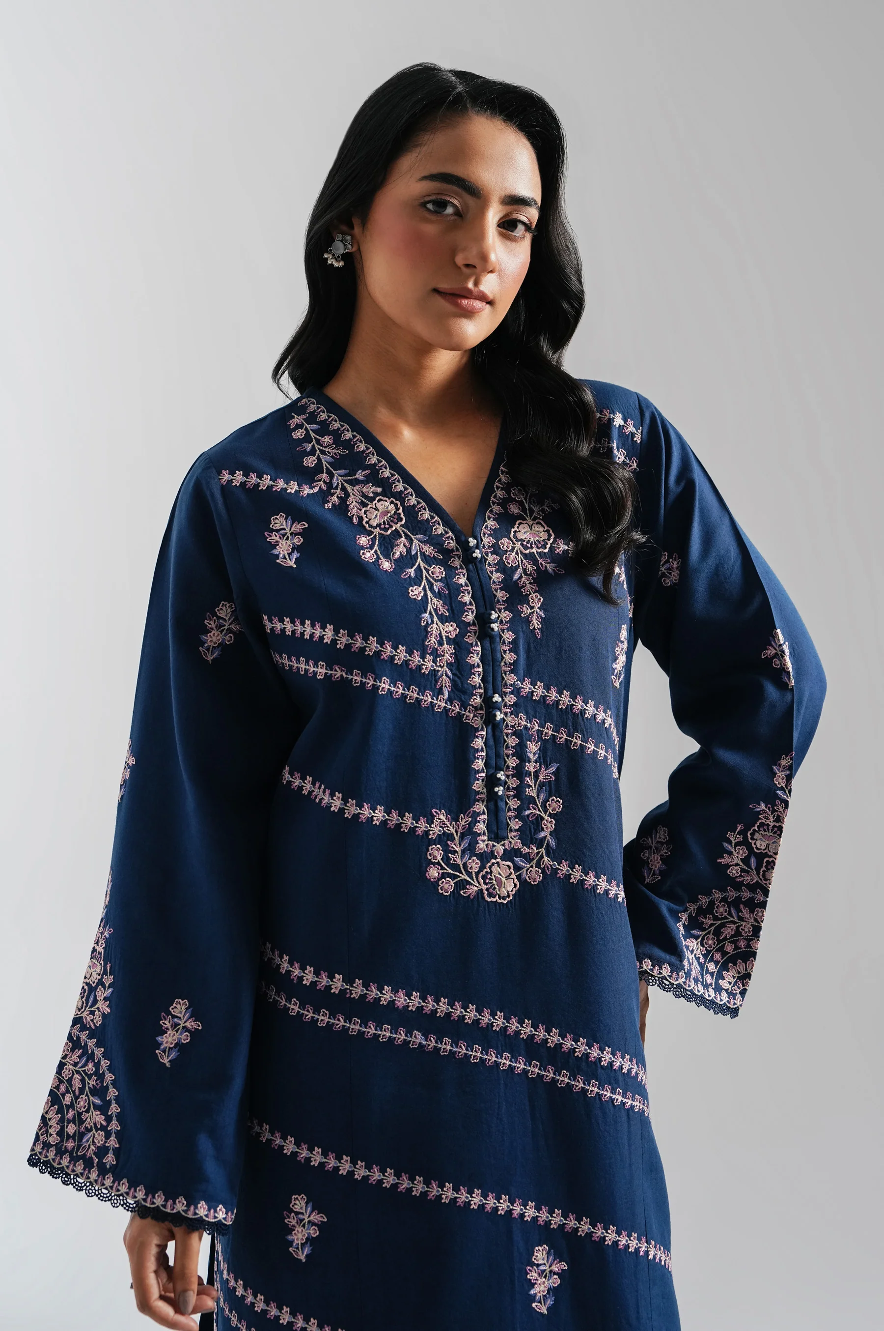 STITCHED EMBROIDERED COTTON LINEN VISCOSE SHIRT BOTTOM - Image 2