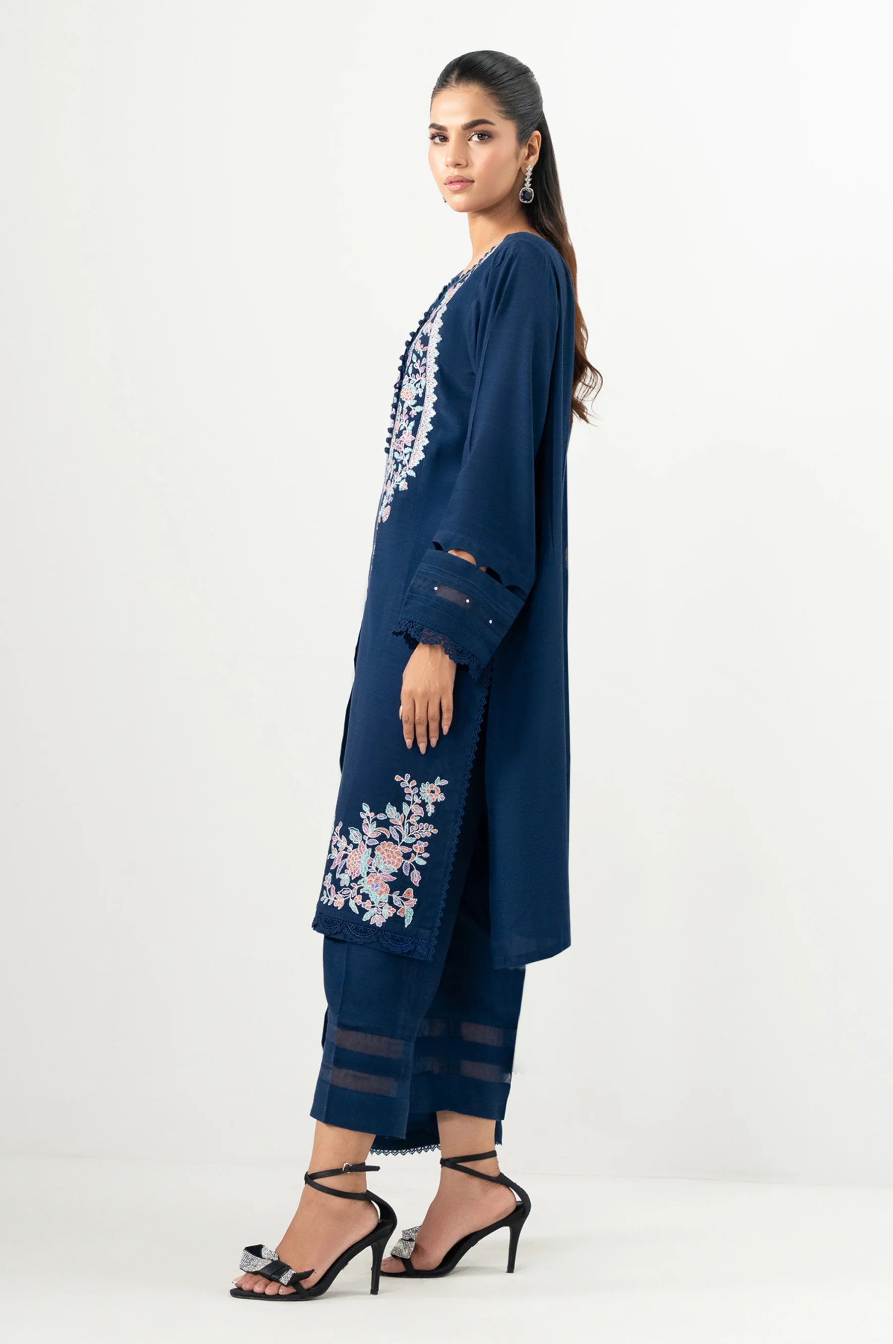 EMBROIDERED SUIT - Image 2