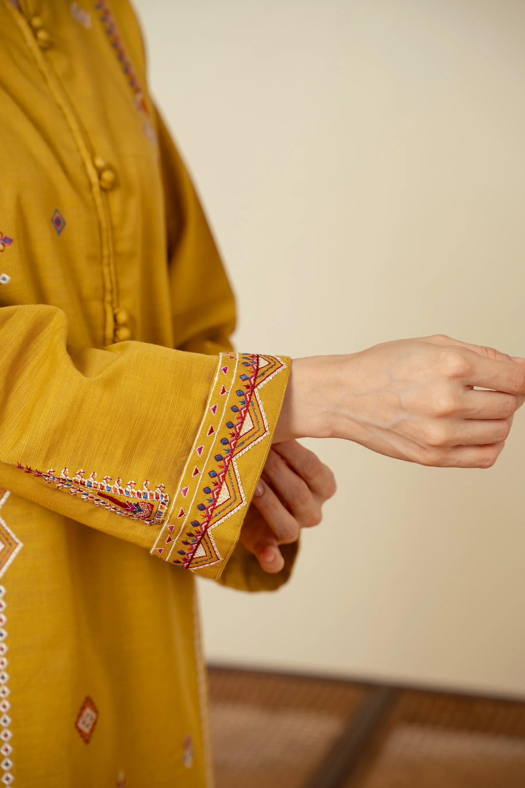 EMBROIDERED SUIT - Image 3