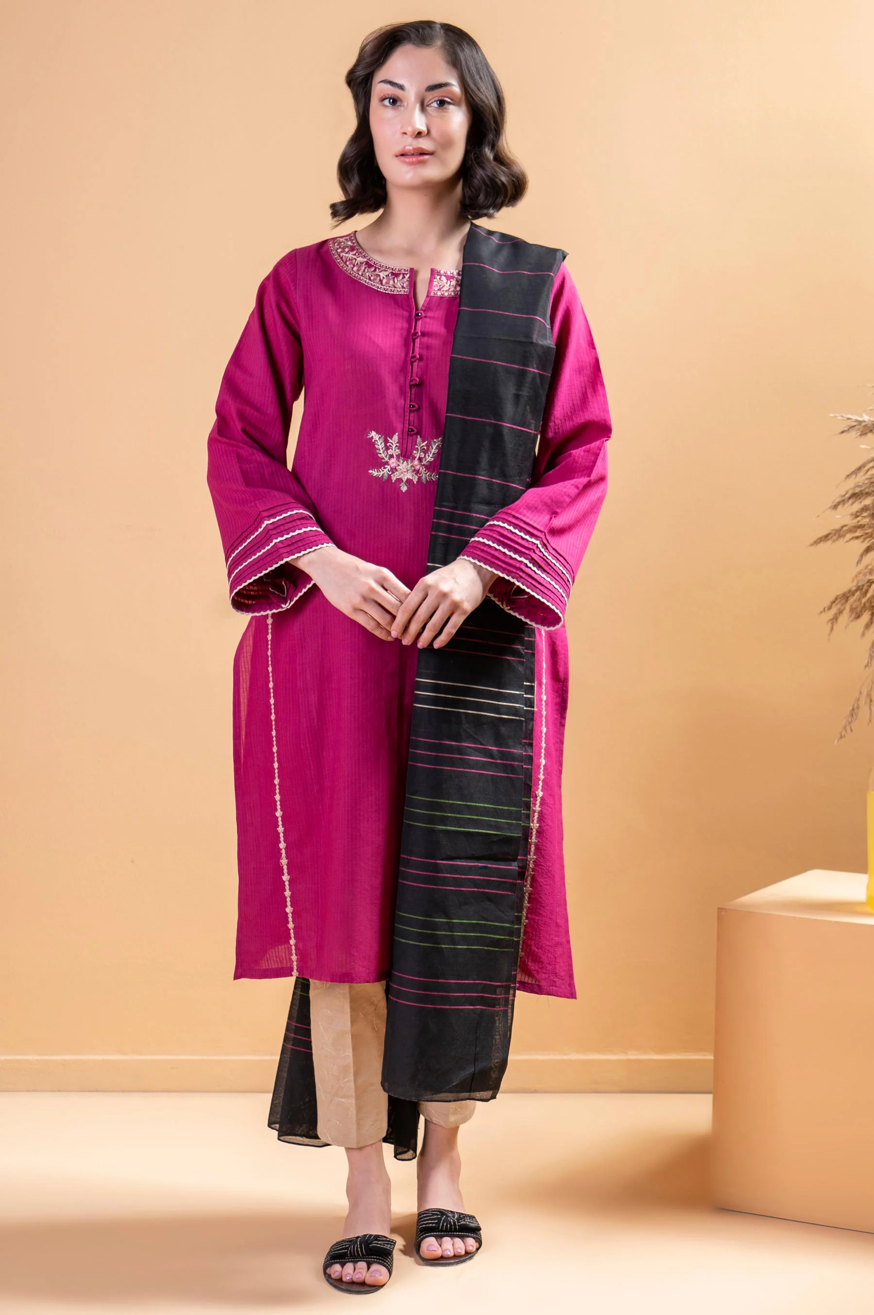 Stitched 2 Piece Embroidered Doria Lawn Shirt With Dupatta - Image 4