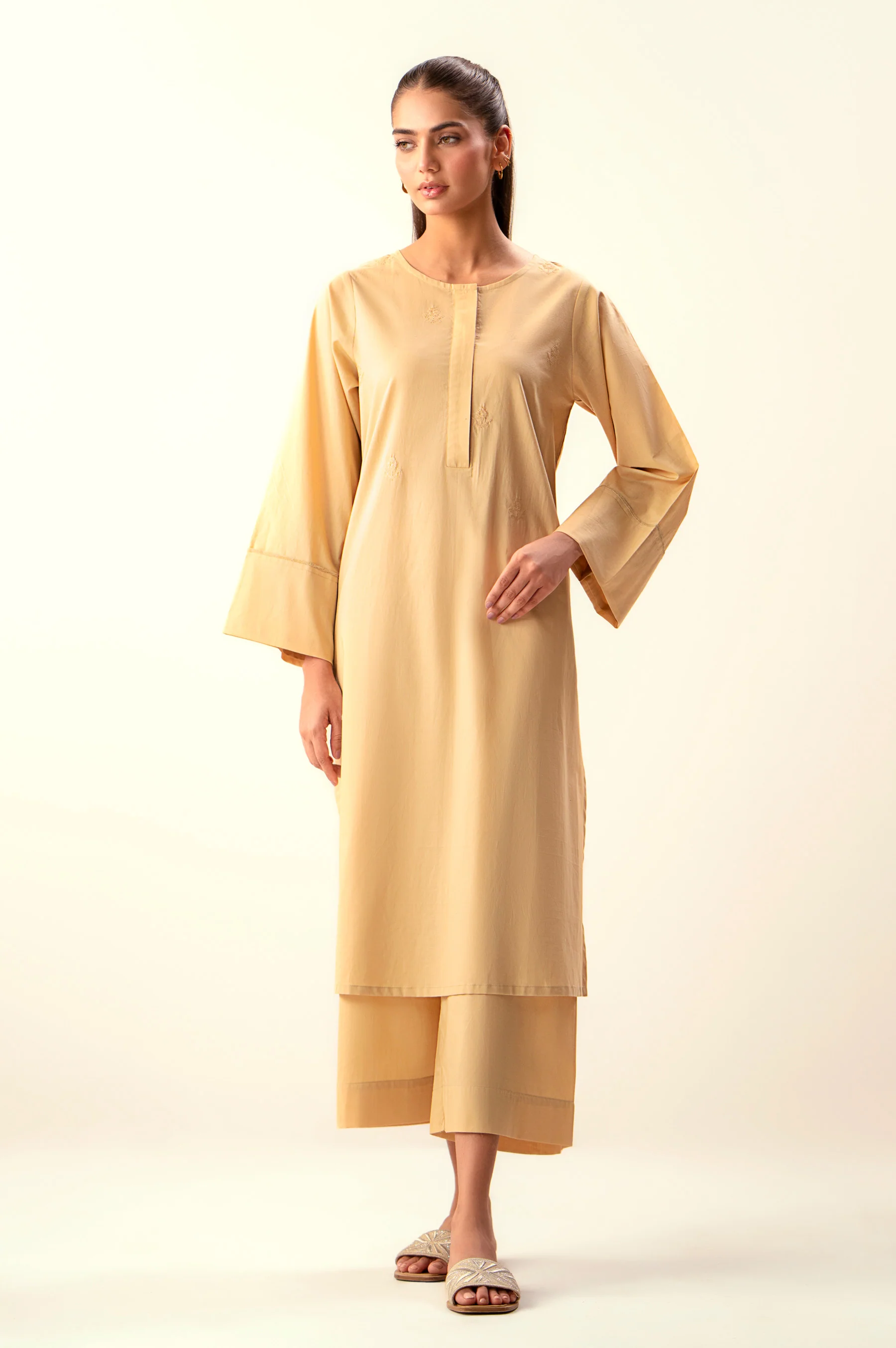 EMBROIDERED SUIT - Image 4