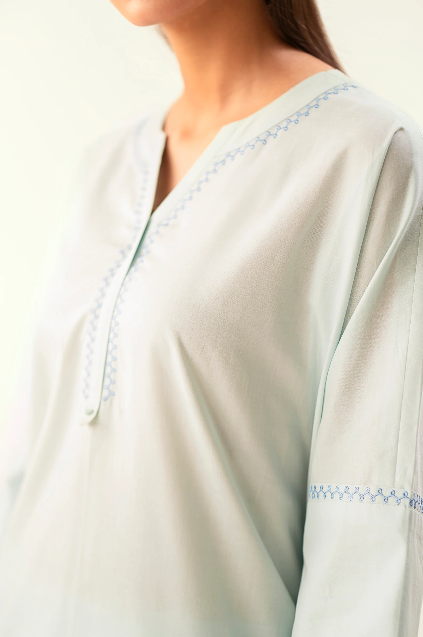 EMBROIDERED SUIT - Image 2