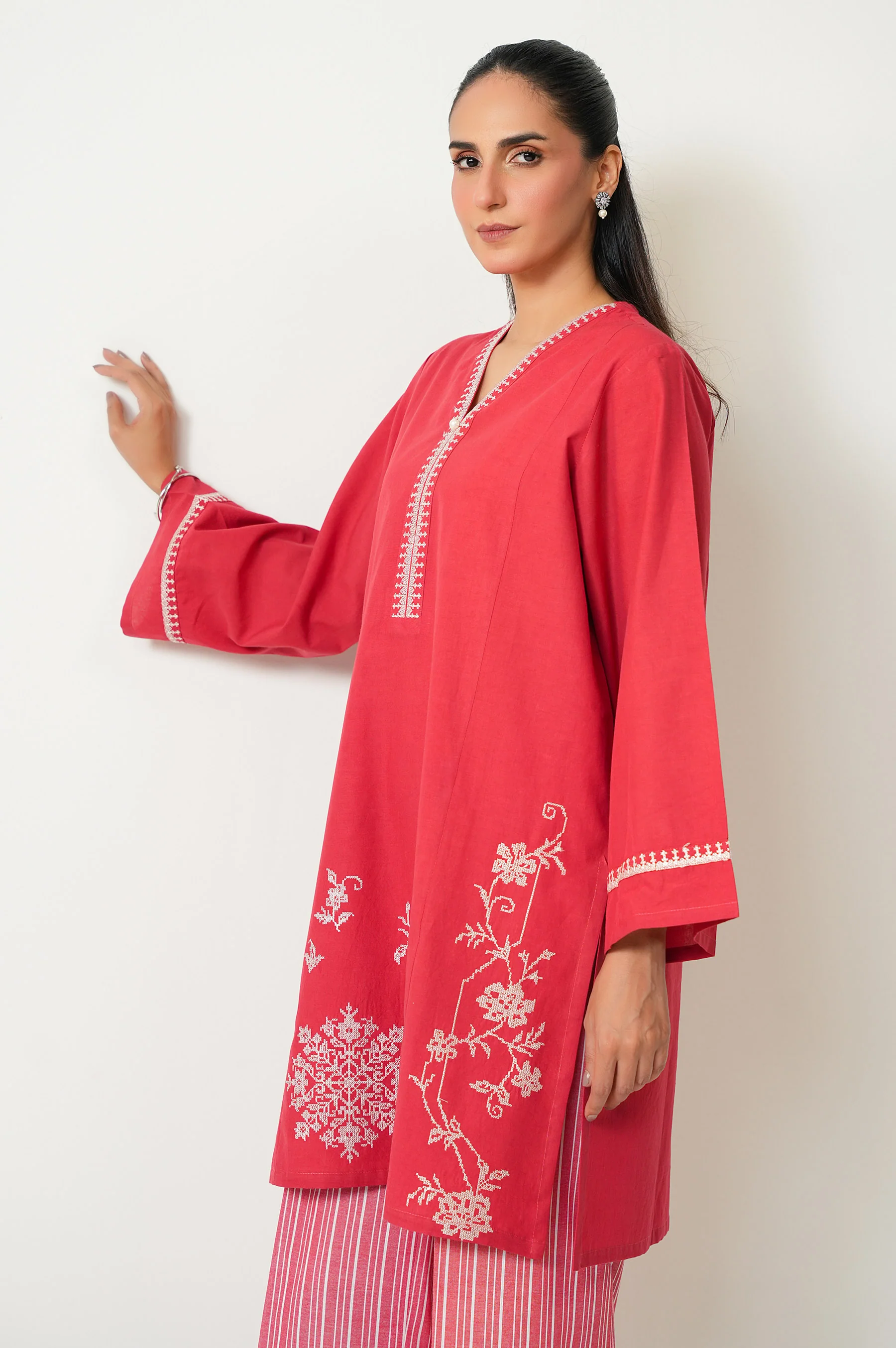 STITCHED EMBROIDERED CAMBRIC SHIRT BOTTOM - Image 6
