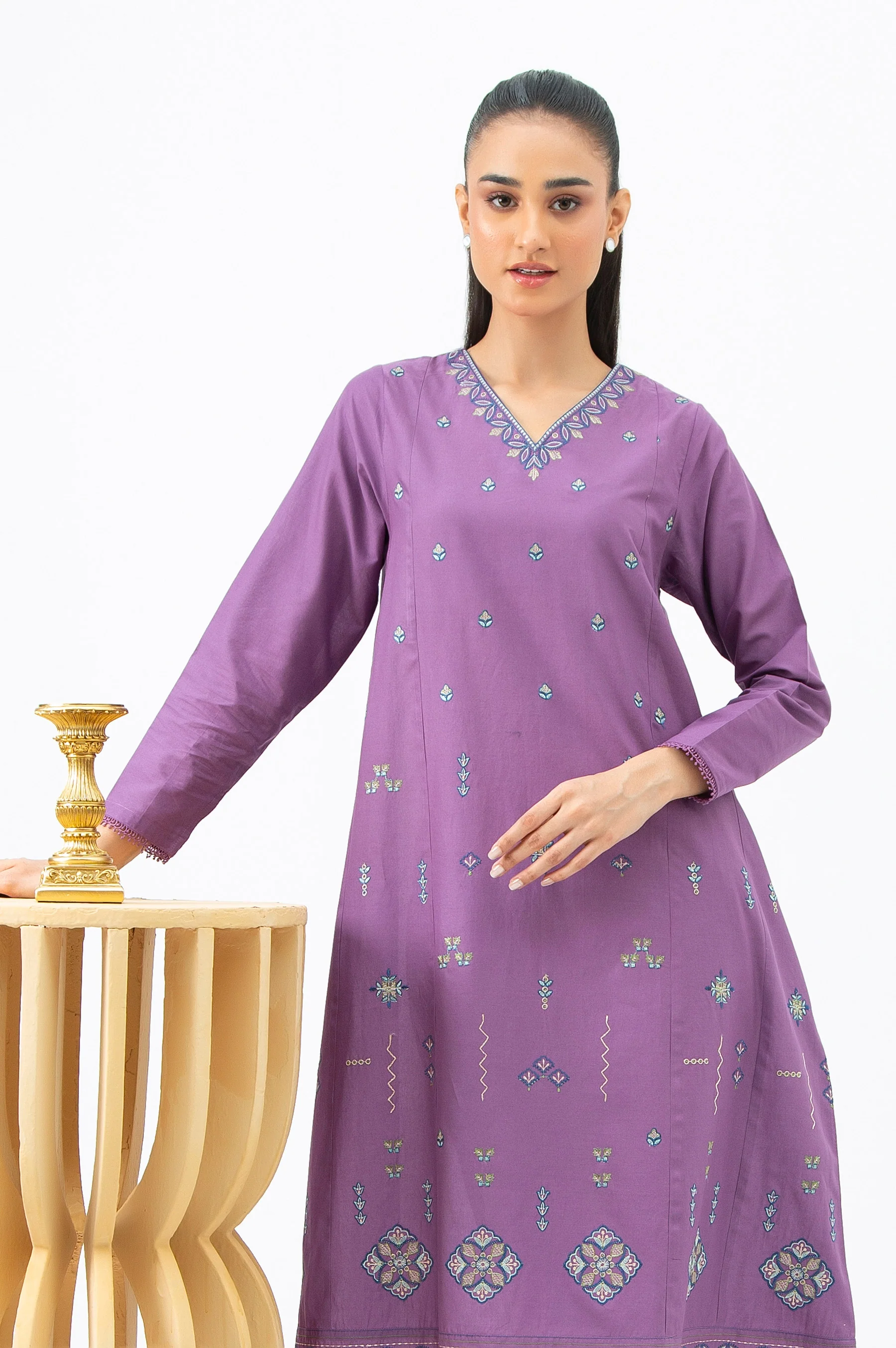 STITCHED EMBROIDERED CAMBRIC SHIRT BOTTOM - Image 4