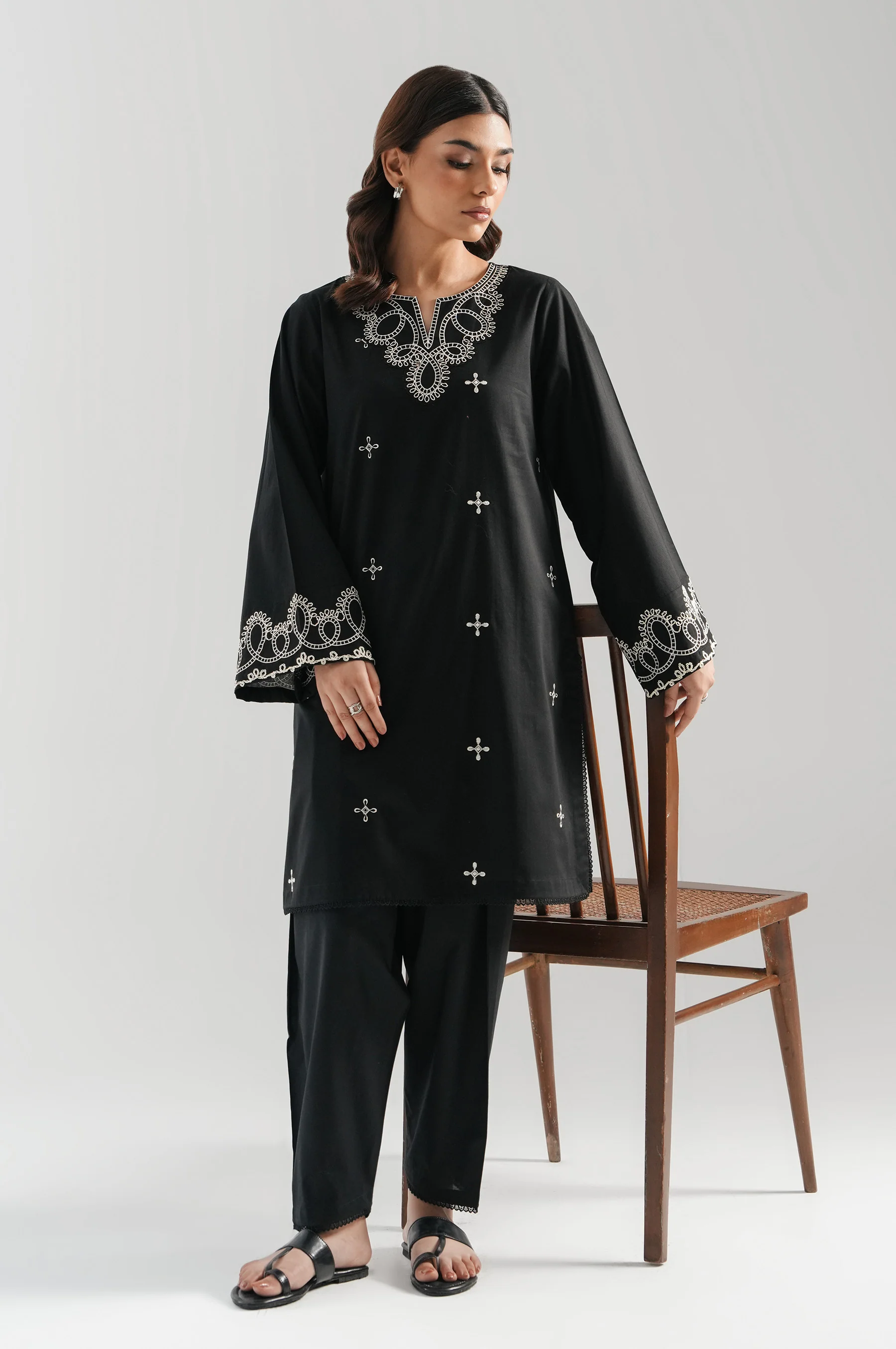 STITCHED EMBROIDERED CAMBRIC SHIRT BOTTOM - Image 3